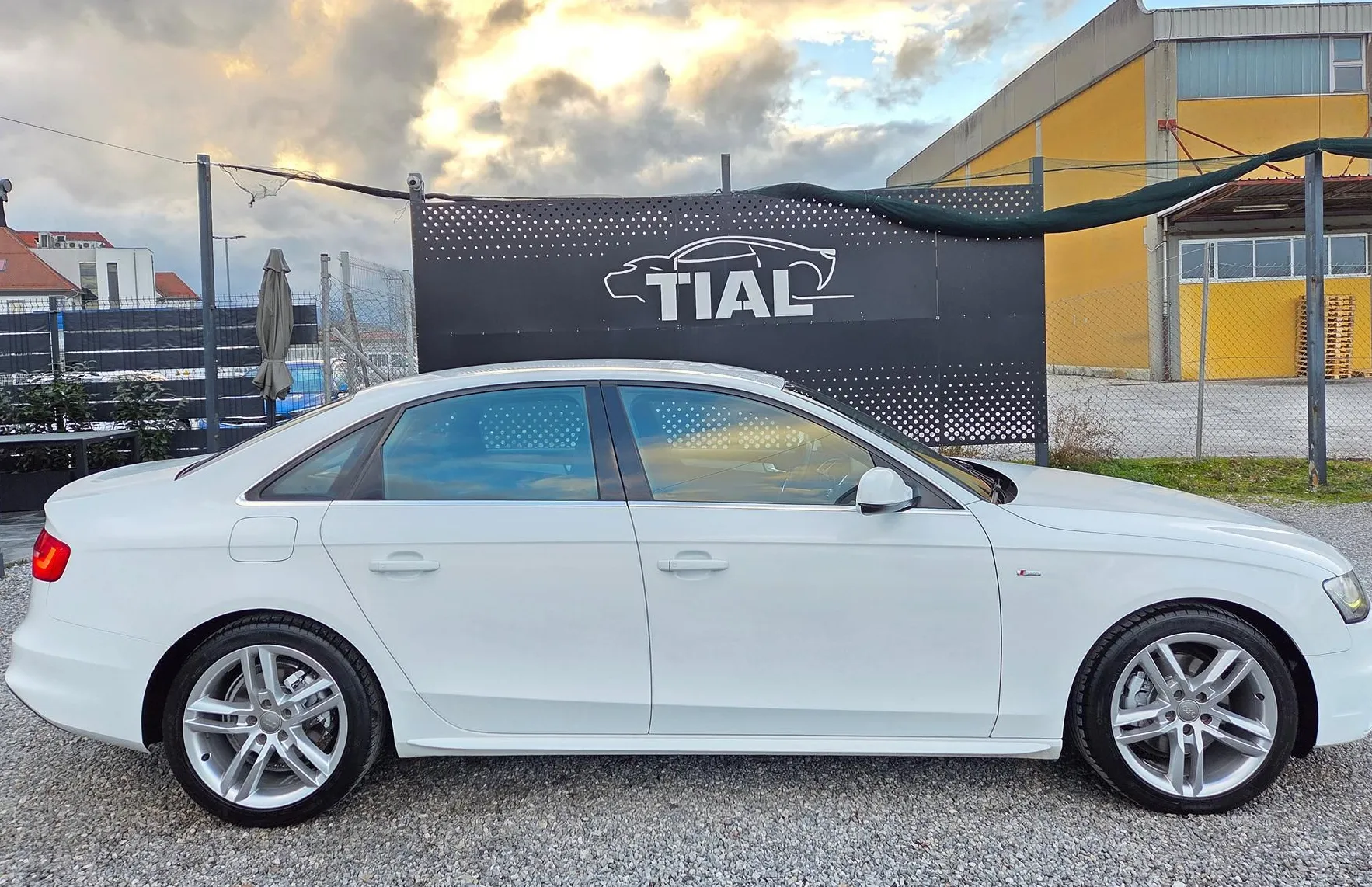Zunanja slika - Audi A4 - 2.0TDI-S LINE-LED-XENON-ALU-PDC-SLO-1.LASTNIK... - 8