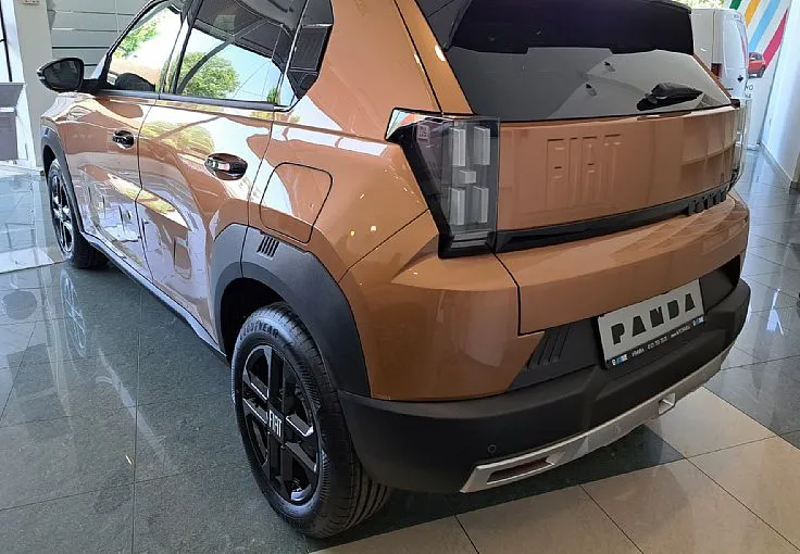 Zunanja slika - Fiat Grande Panda - 1.2 T-Gen3 110 AT 6 Icon + Style + Tech paket - 3