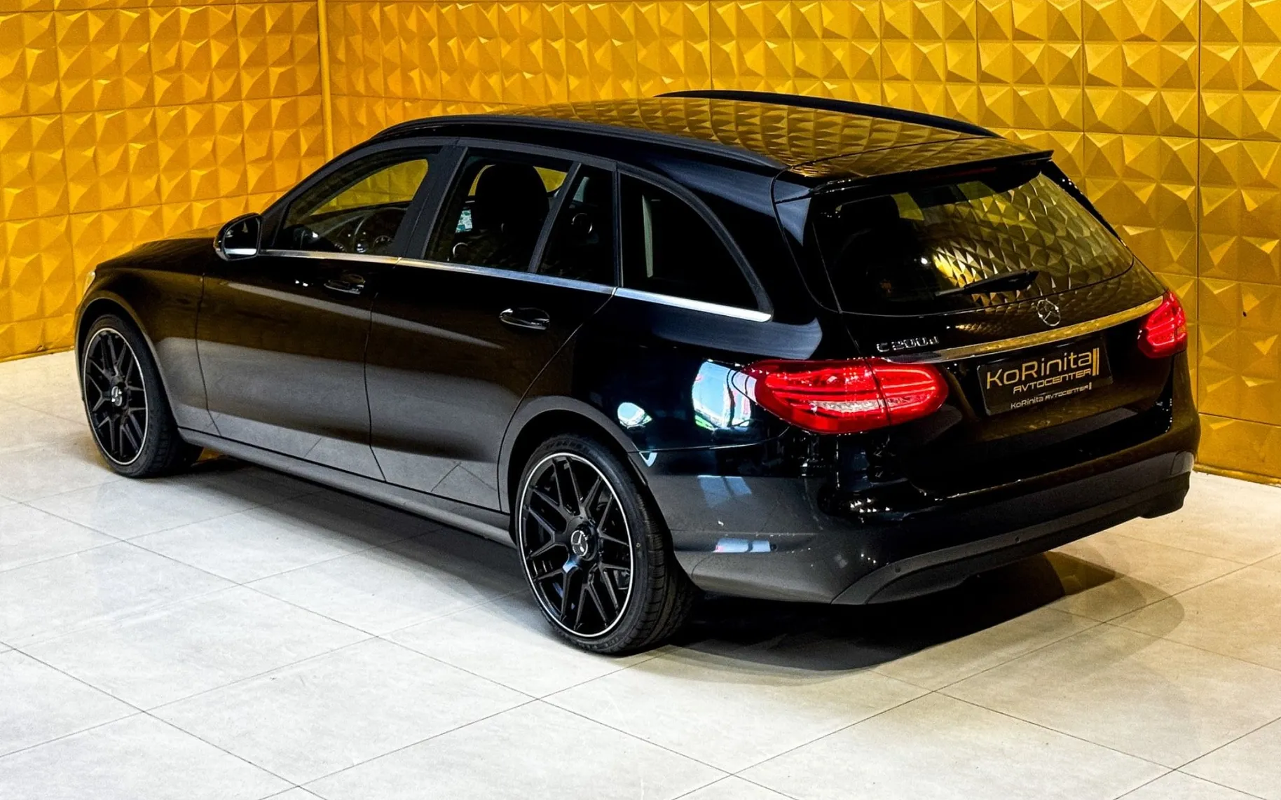 Notranja slika - Mercedes-Benz C-Razred - C200d AUT. GRETJE-BURMESTER-NAVI-F1-VLECNA KLJUKA. - 8