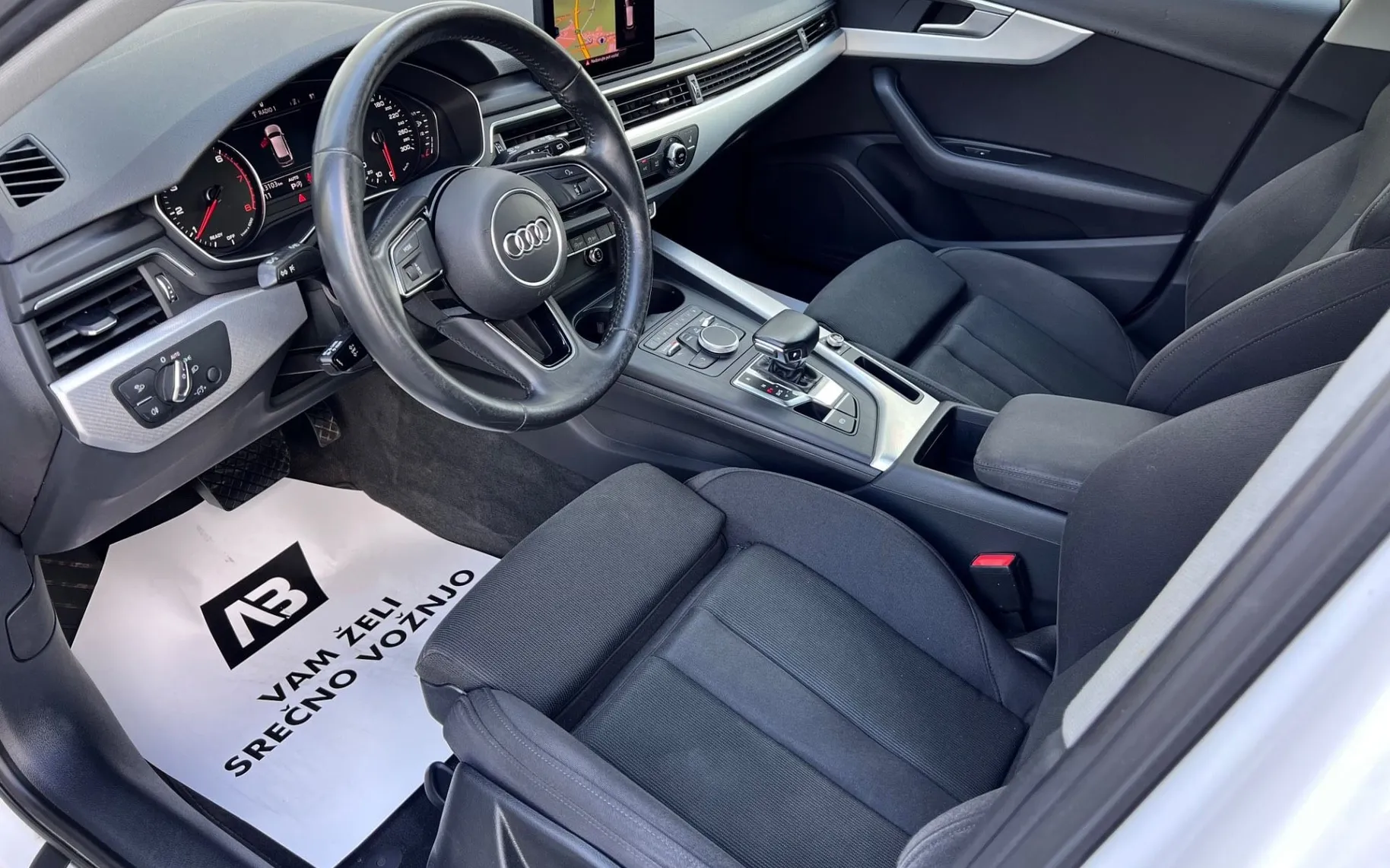 Notranja slika - Audi A4 Avant - 40 TFSI+S tronic+NAVI+KLJUKA+PDC - 9