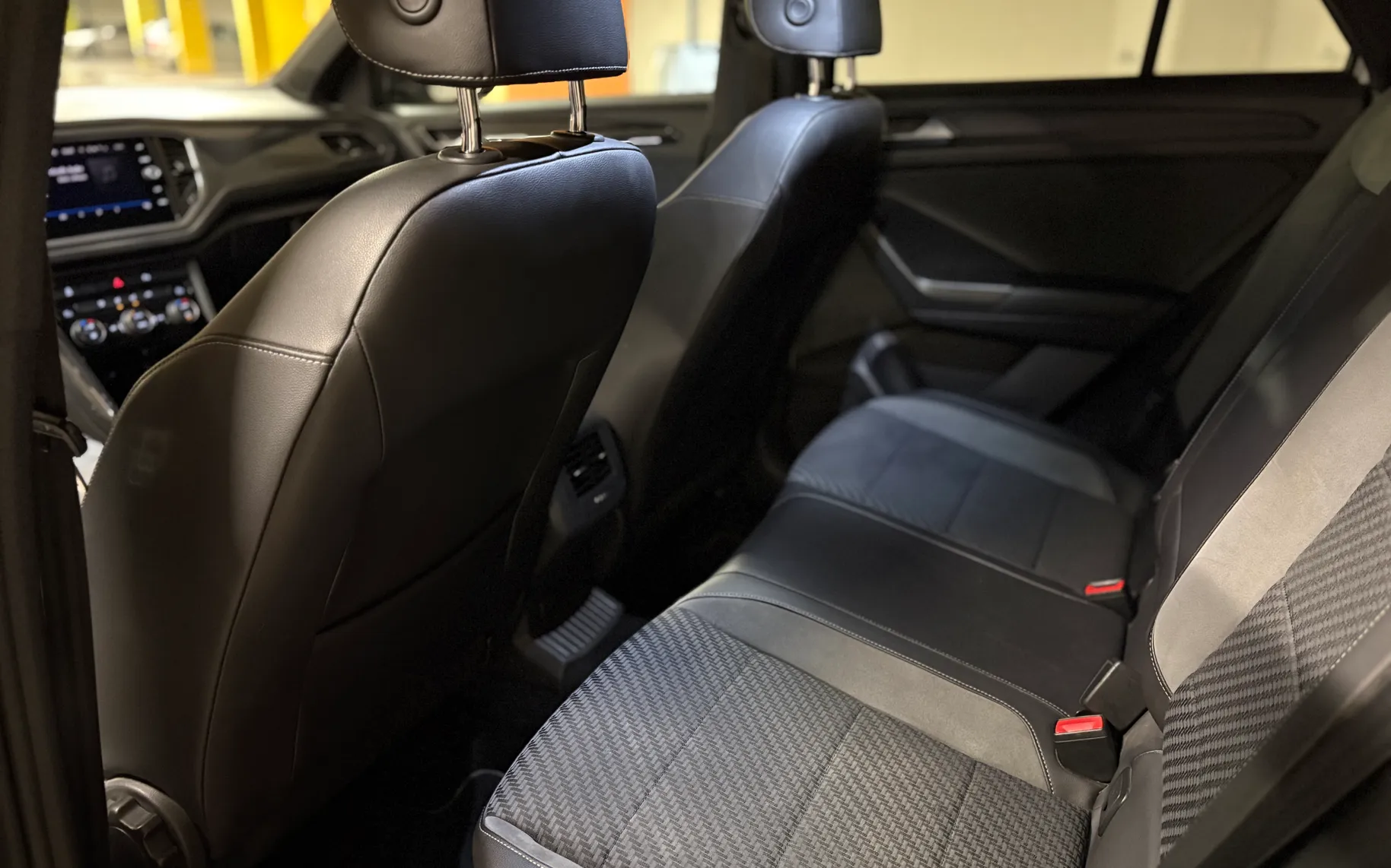 Notranja slika - Volkswagen T-Roc - 1.5 TSI R LINE - 10