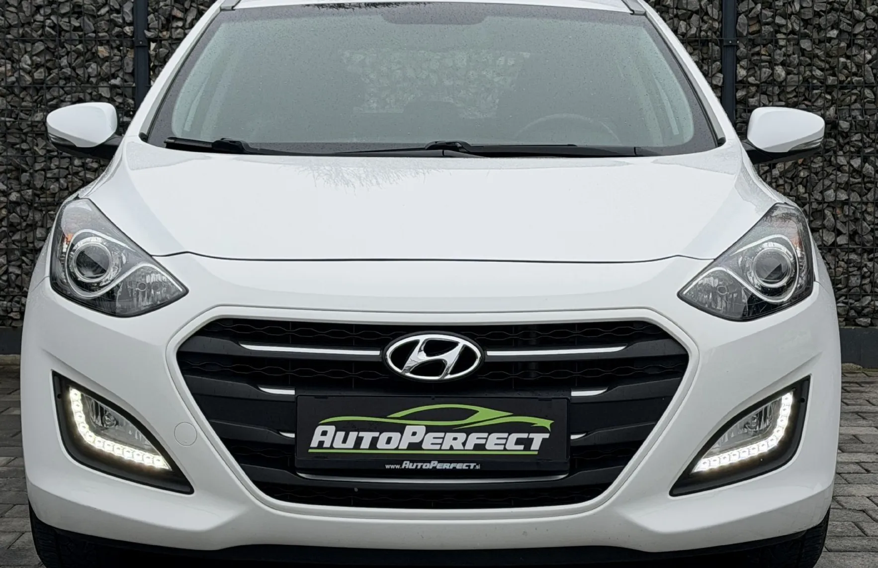 Zunanja slika - Hyundai i30 Wagon - 1.6 CRDI|GR.SED|2CON|TEMPOMAT - 2
