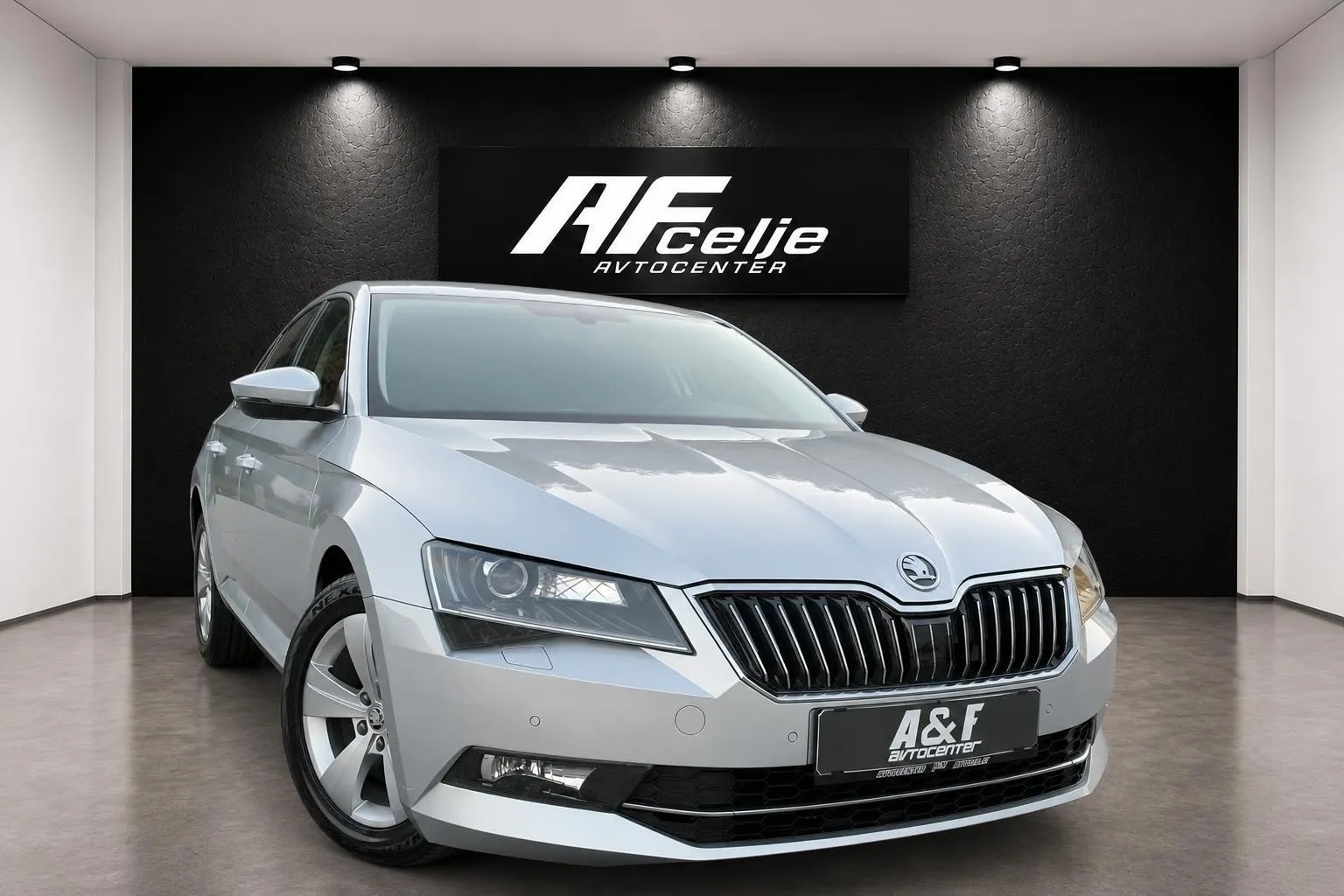 Zunanja slika - Škoda Superb - 2.0 TDI-112.000km-1.LASTNIK-LIZING ZA TUJCE-ACC - 3