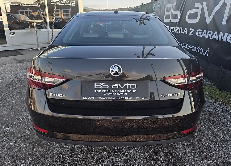 Zunanja slika - Škoda Superb - 2.0 TDI Ambition DSG 110 kW ALU-XENON-GR.SEDEŽEV - 4
