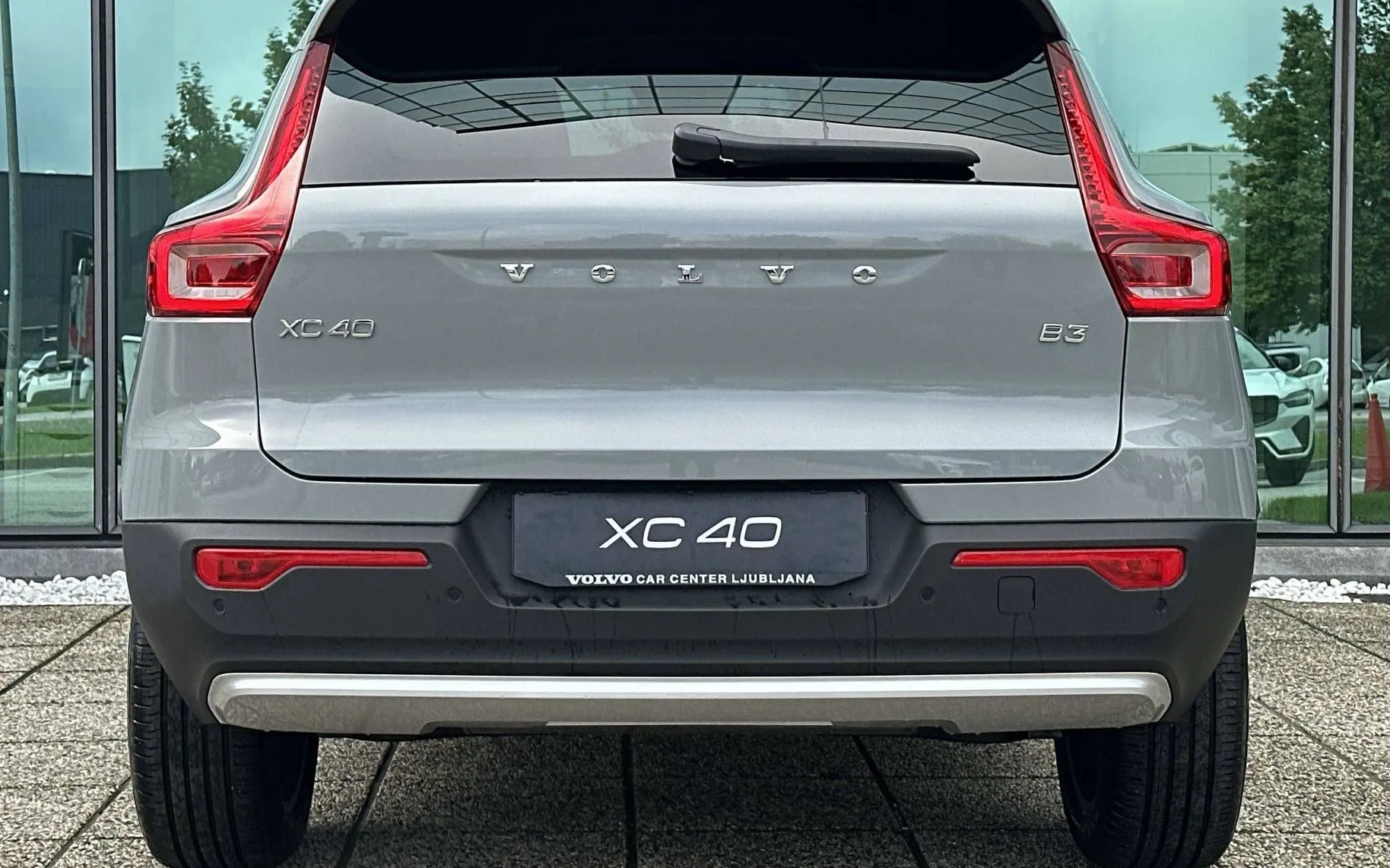 Zunanja slika - Volvo XC40 - B3 P Core AT DCT 3 leta garancije + 3 servisi... - 6