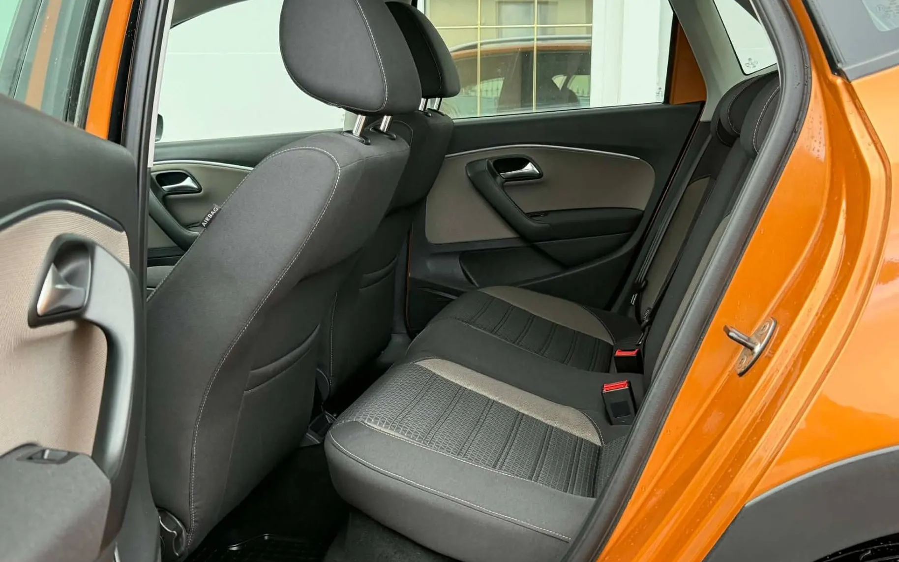 Notranja slika - Volkswagen CrossPolo - 1.4 TDI•PDC SENZORJI•TEMPOMAT•138.000KM•ODLIČEN• - 10