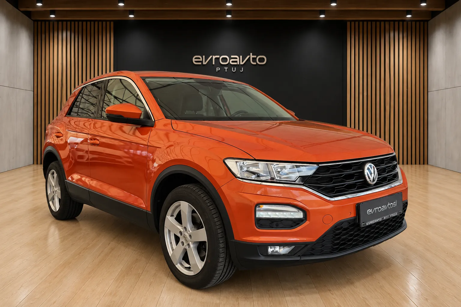 Zunanja slika - Volkswagen T-Roc - 1.6 TDI BMT Style Dod.zimske gume na platiščih - 3