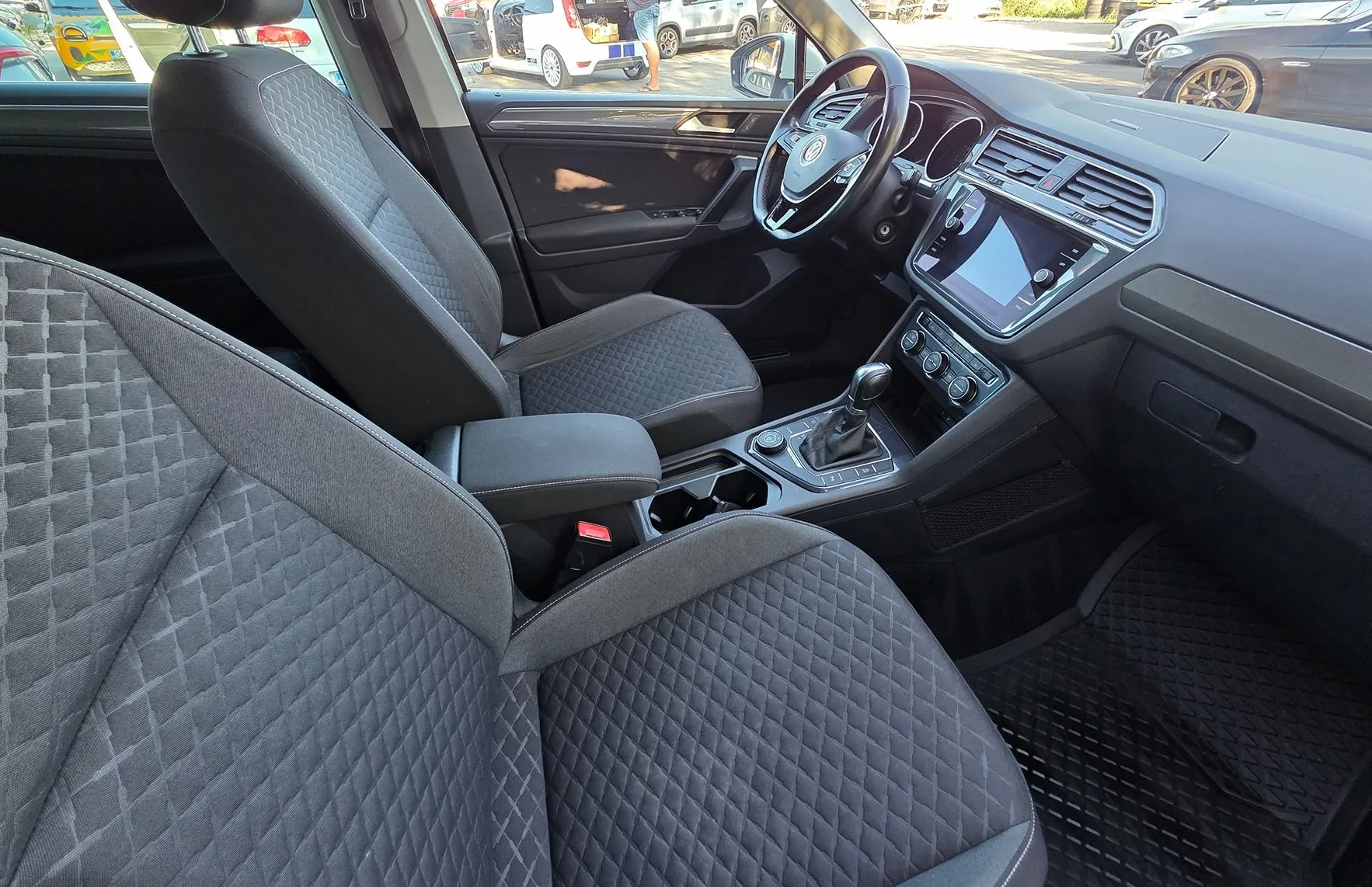 Zunanja slika - Volkswagen Tiguan - 2.0 TDI BMT DSG 4MOTION ALU-NAVI-GRETJE SŽ-1.LAST - 11
