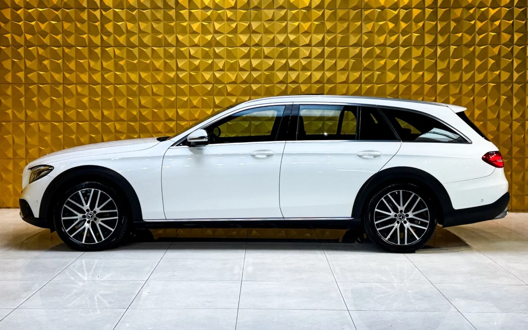 Zunanja slika - Mercedes-Benz E-Razred - E400d 4MATIC-All Terrain-ZRACNO-PANO-WIDESCREEN... - 5