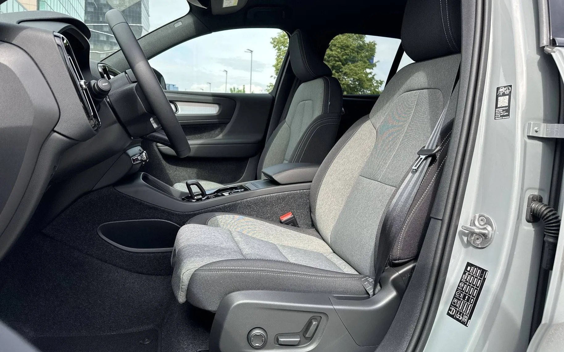 Notranja slika - Volvo XC40 - B3P Plus Dark Avt - 10