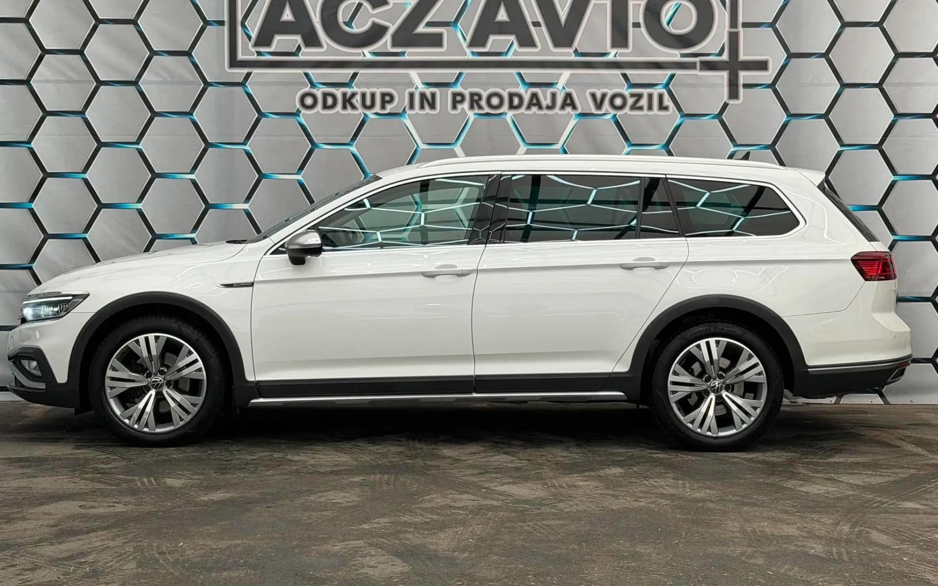 Notranja slika - Volkswagen Passat Alltrack - 2.0 TDI•DSG•4X4•IQ LED•VIRTUAL•ACC•KAMERA•KLJUKA• - 7