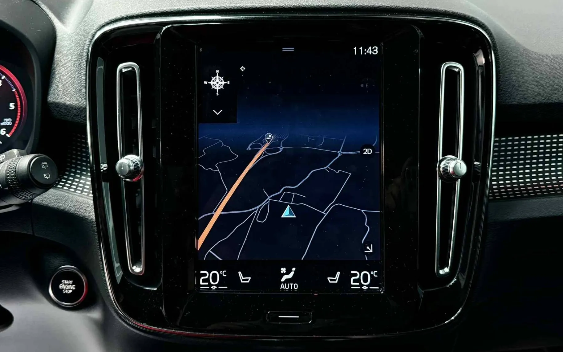 Notranja slika - Volvo XC40 - 2.0D•4X4•AUT•R DESIGN•LED•KAMERA•NAVI•ACC•HARMAN• - 12
