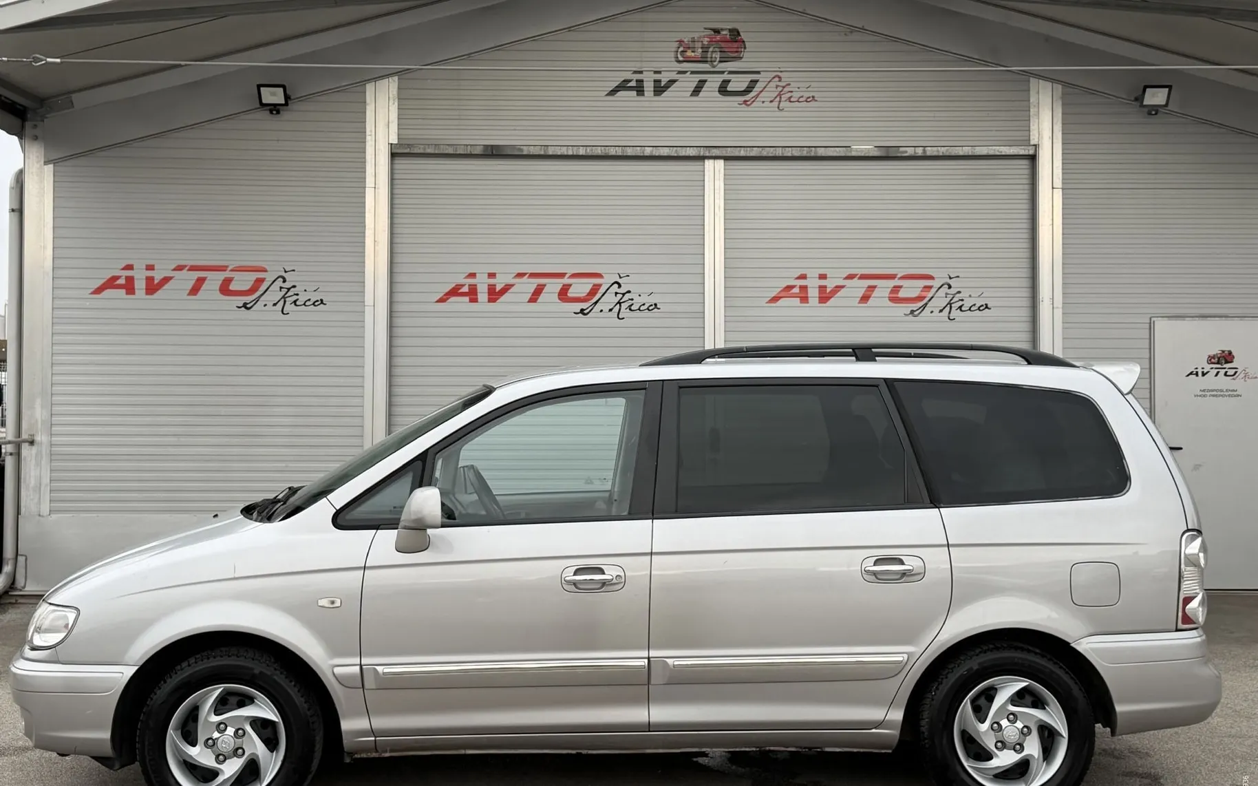 Zunanja slika - Hyundai Trajet - 2.0 CVVT GLS-7SEDEŽEV-ALU-AUTO KLIMA-VLEČNA KLJU.. - 5