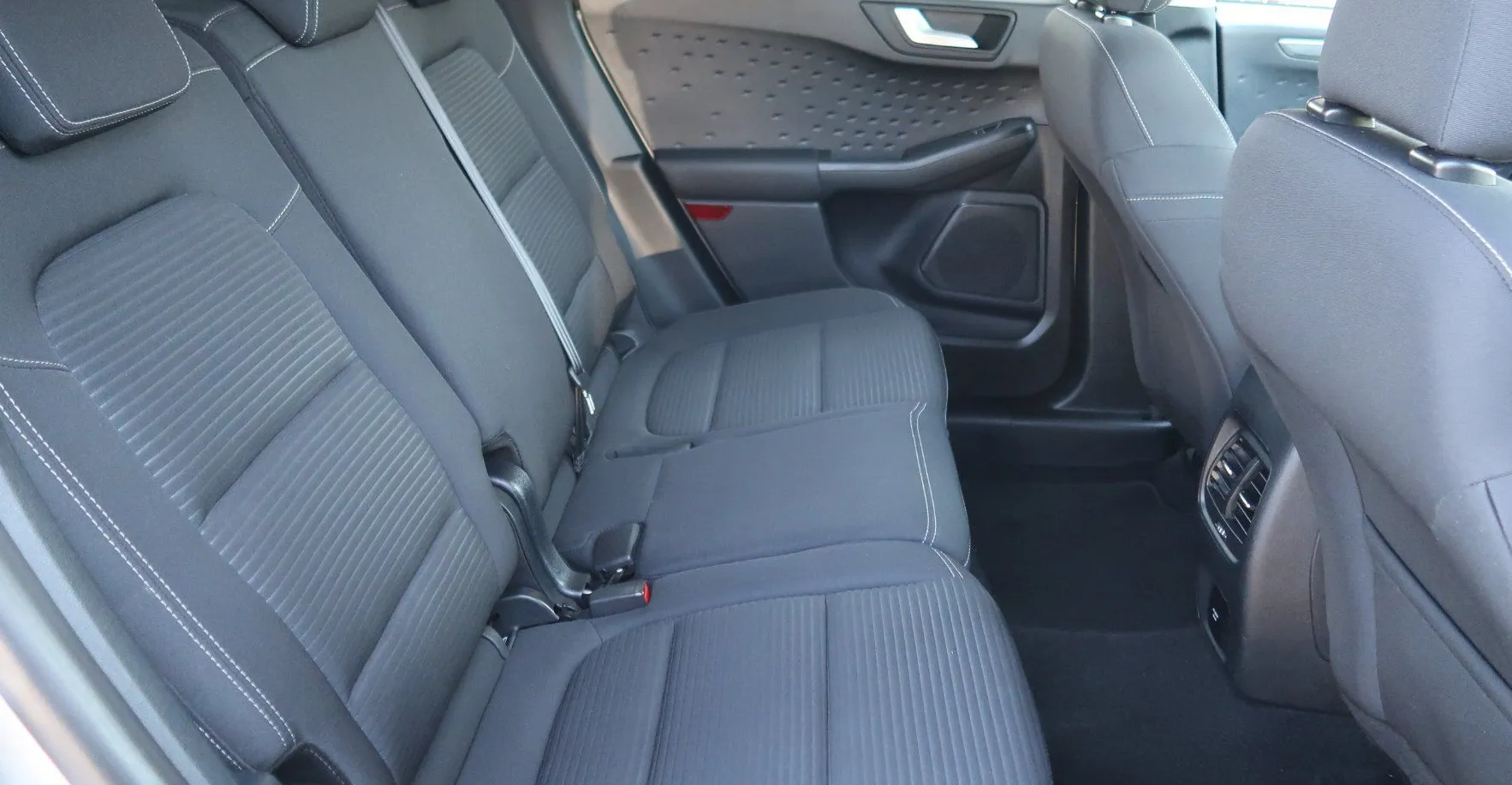 Zunanja slika - Ford Kuga - 1.5 TDCI Titanium Aut.-ALU-NAVI-PDC-LED - 14