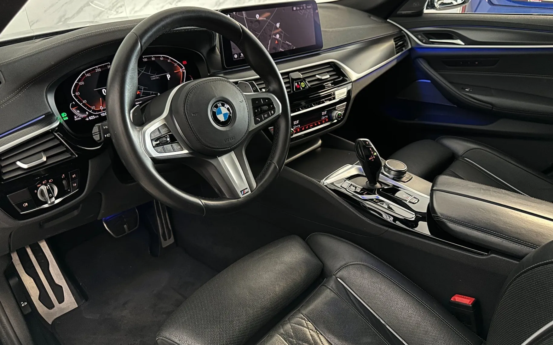 Notranja slika - BMW serija 5 Touring: - 540d |xD|M|Laser|Pano|360K|HUD|Hlaj|Harman|Memory. - 7