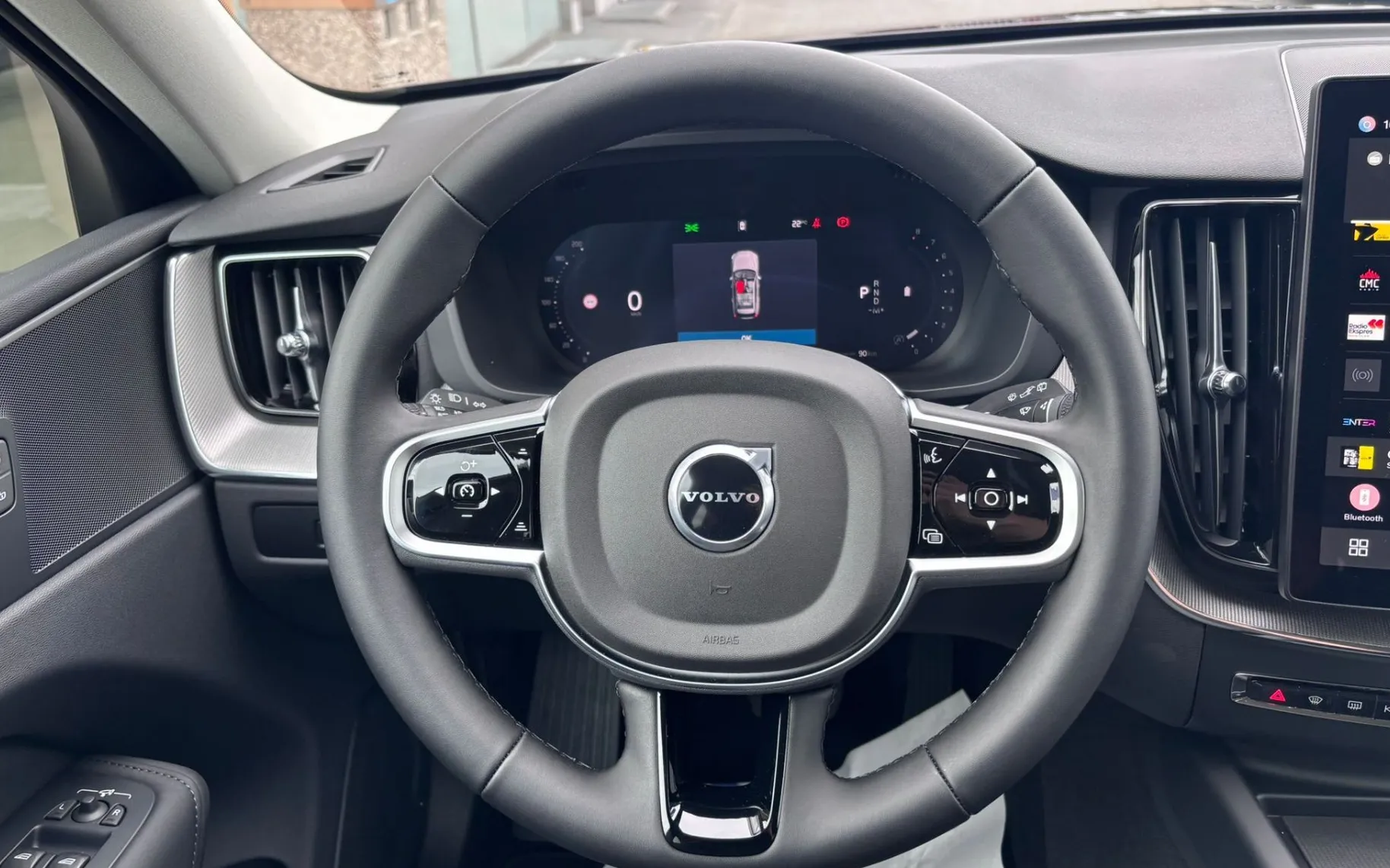 Zunanja slika - Volvo XC60 - B5P  Core AT AWD 3 leta garancije + 3 servisi - 10