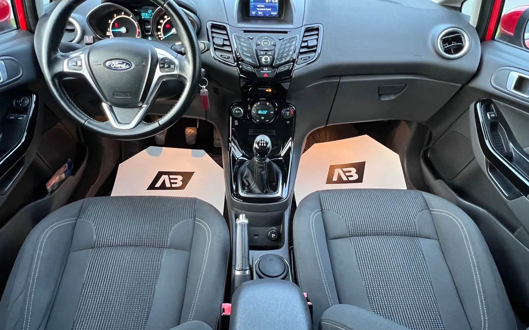 Notranja slika - Ford Fiesta - 1.25l+LED+ALU+TITANIUM+TEMP - 12