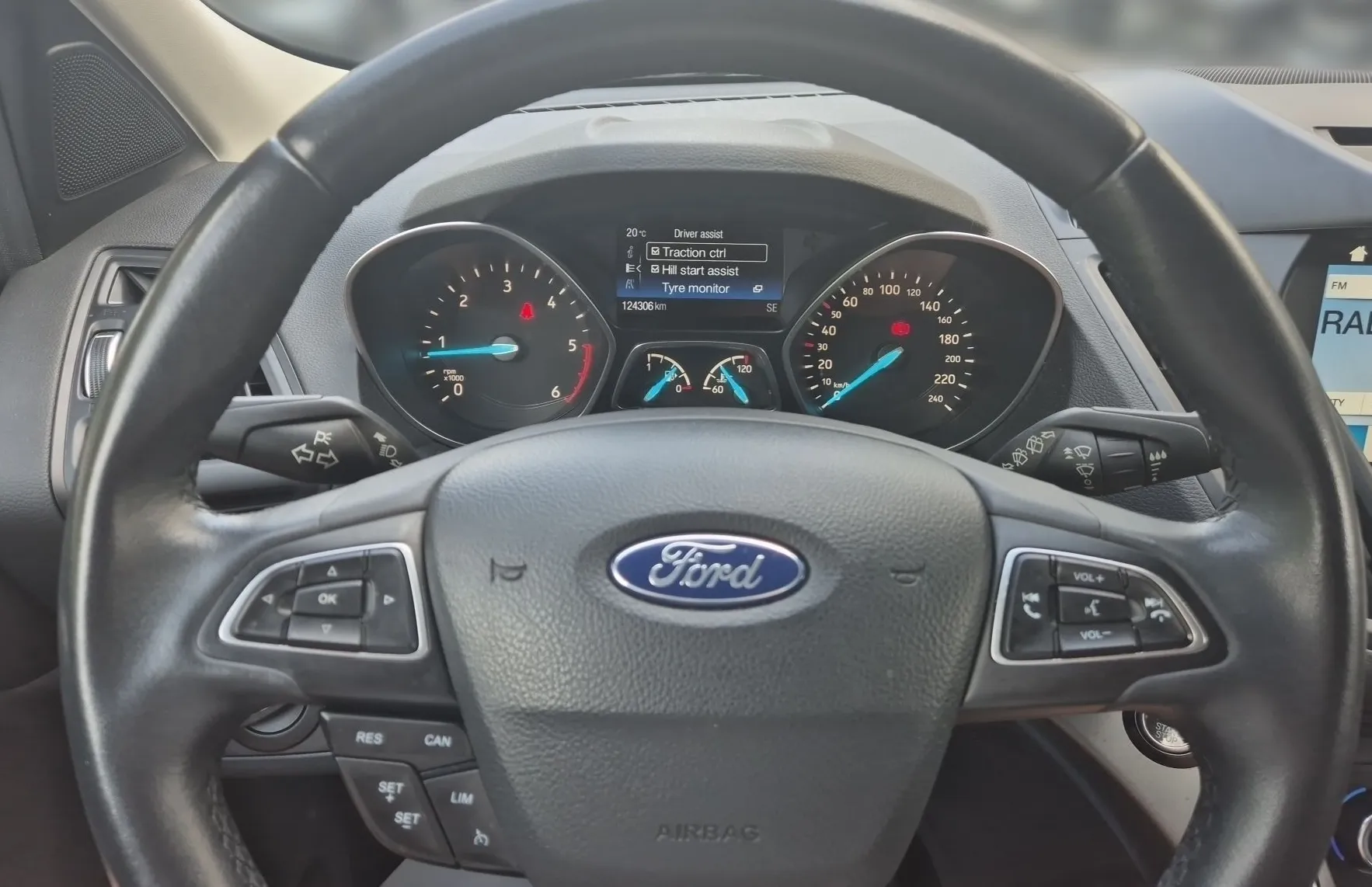 Zunanja slika - Ford Kuga - STYLE 1.5 TDCi 120PS-SLO-1.LASTNIK-KAMERA - 11