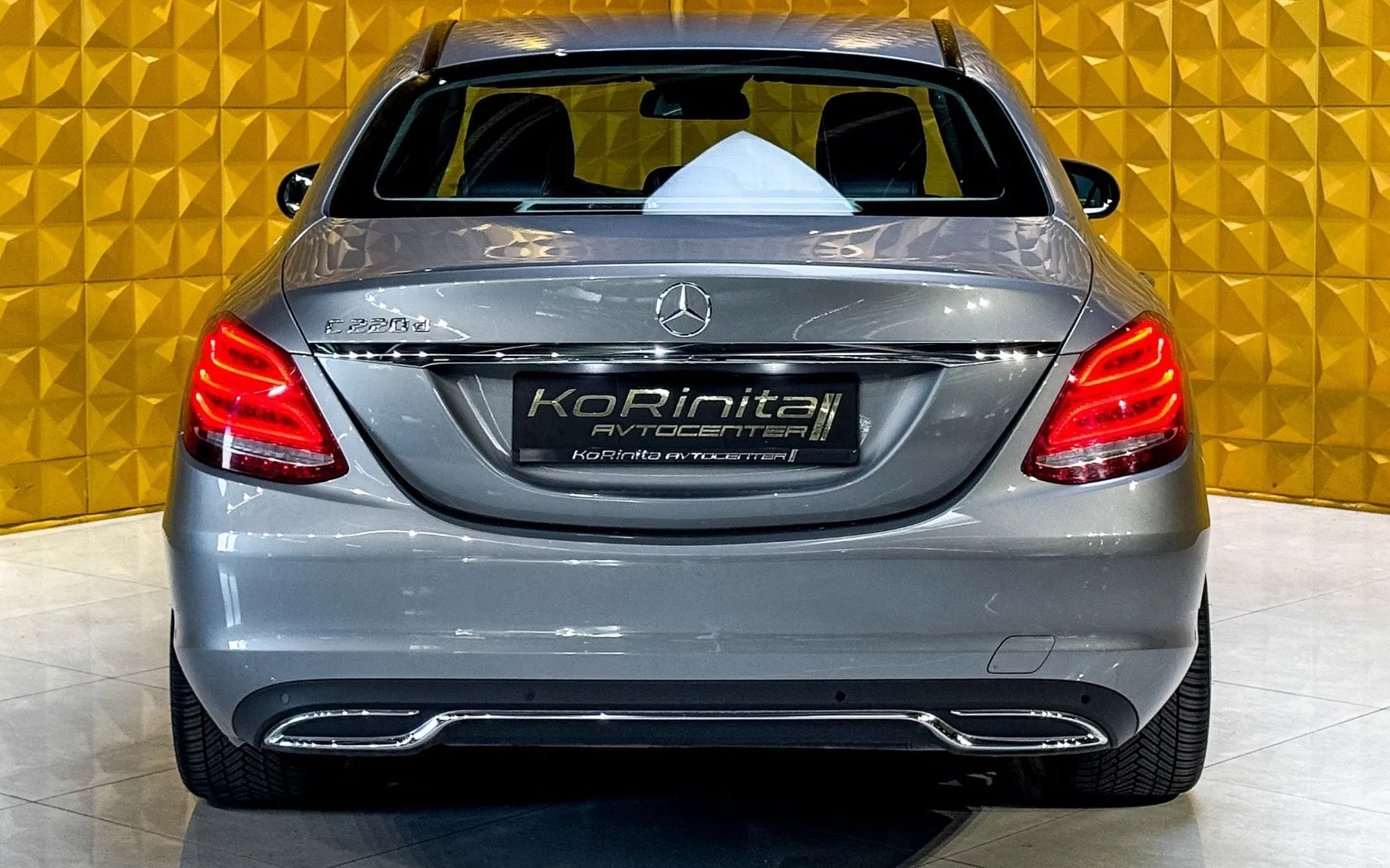 Notranja slika - Mercedes-Benz C-Razred - C220d-LED-GRETJE-NAVI-PDC - 10