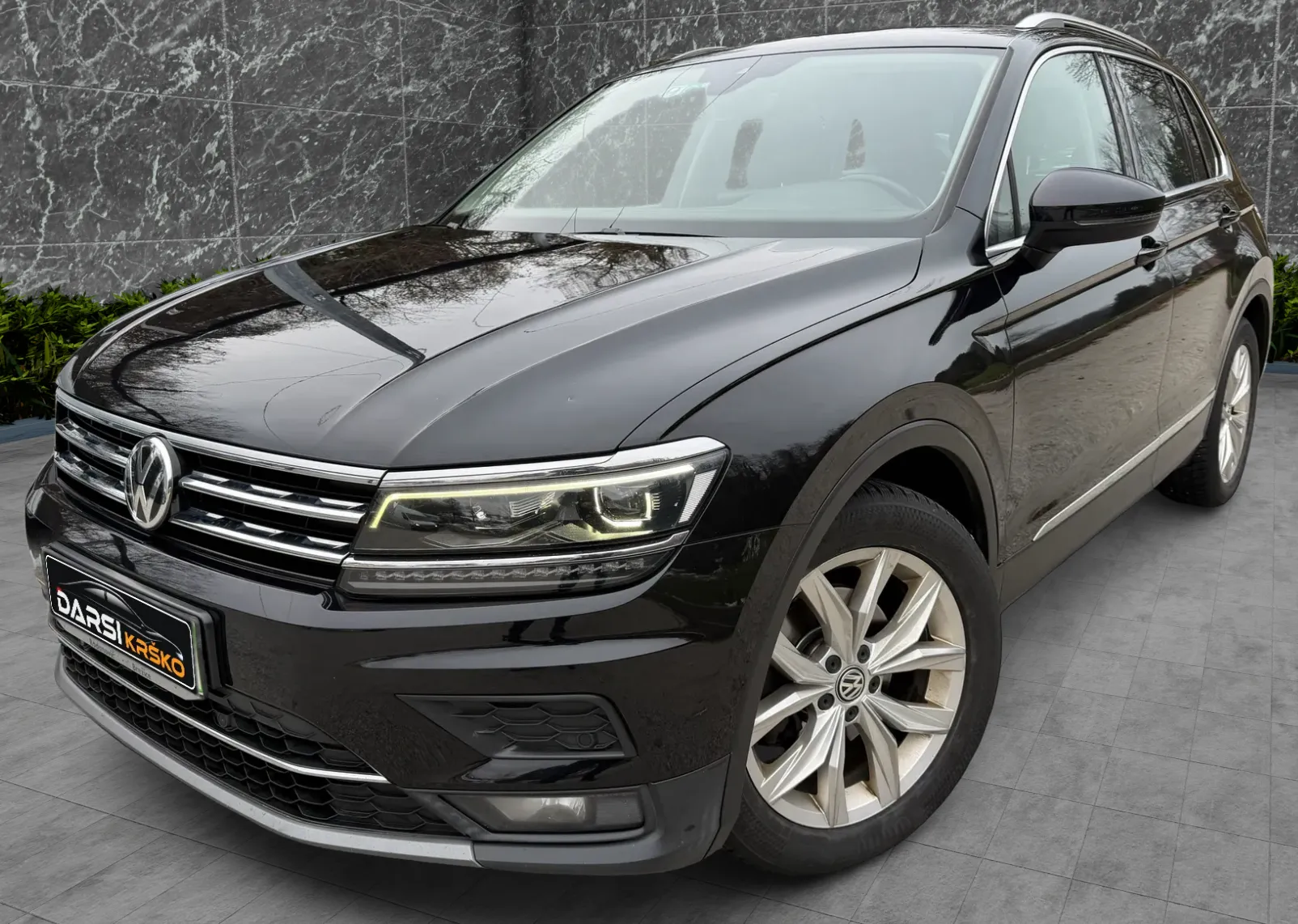 Zunanja slika - VW Tiguan - 2.0 TDI Highline SLO 110PS DSG FULL LED ACC ALU18 - 1
