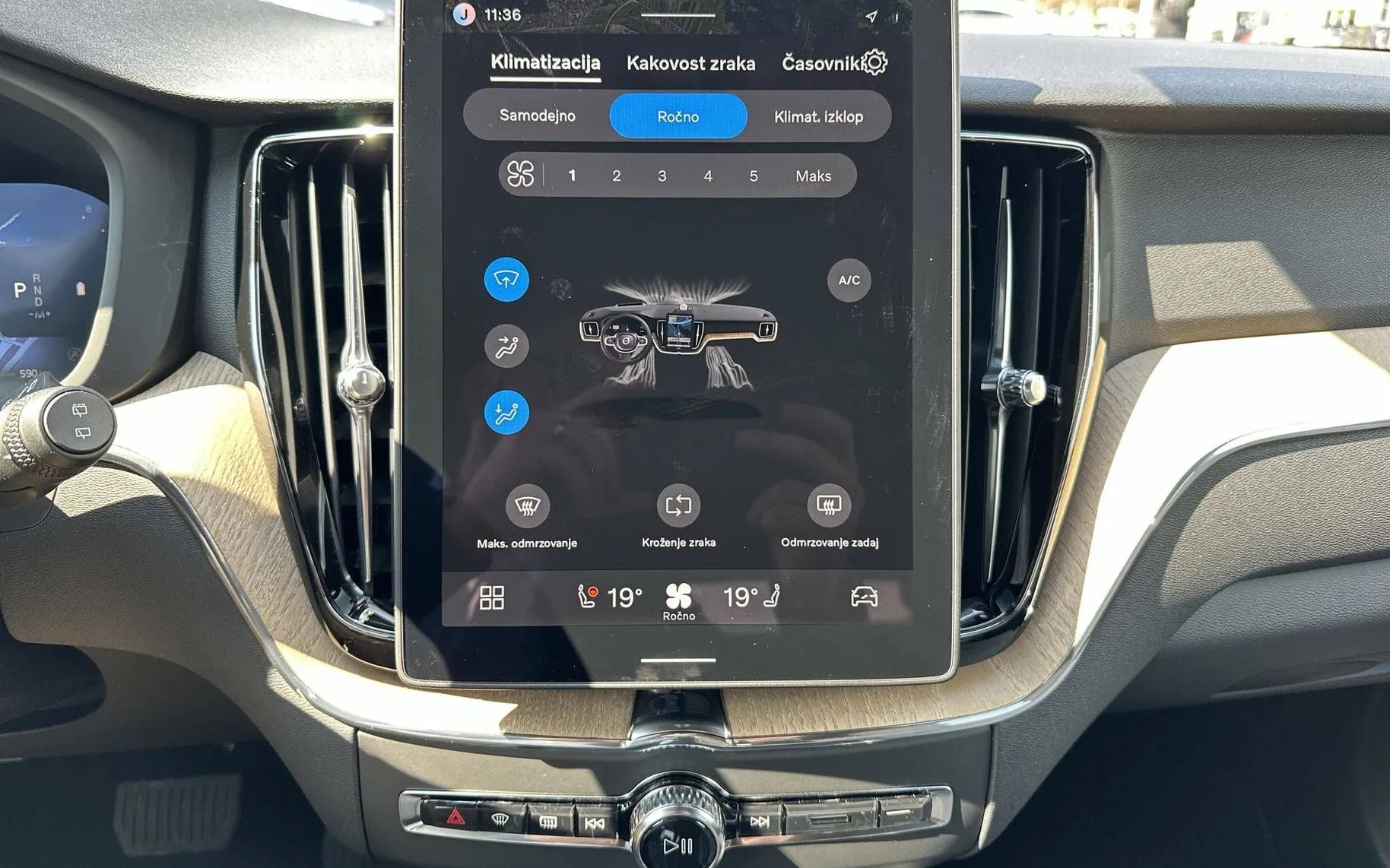 Notranja slika - Volvo XC60 - B5 P AWD Plus Dark Avt - 18