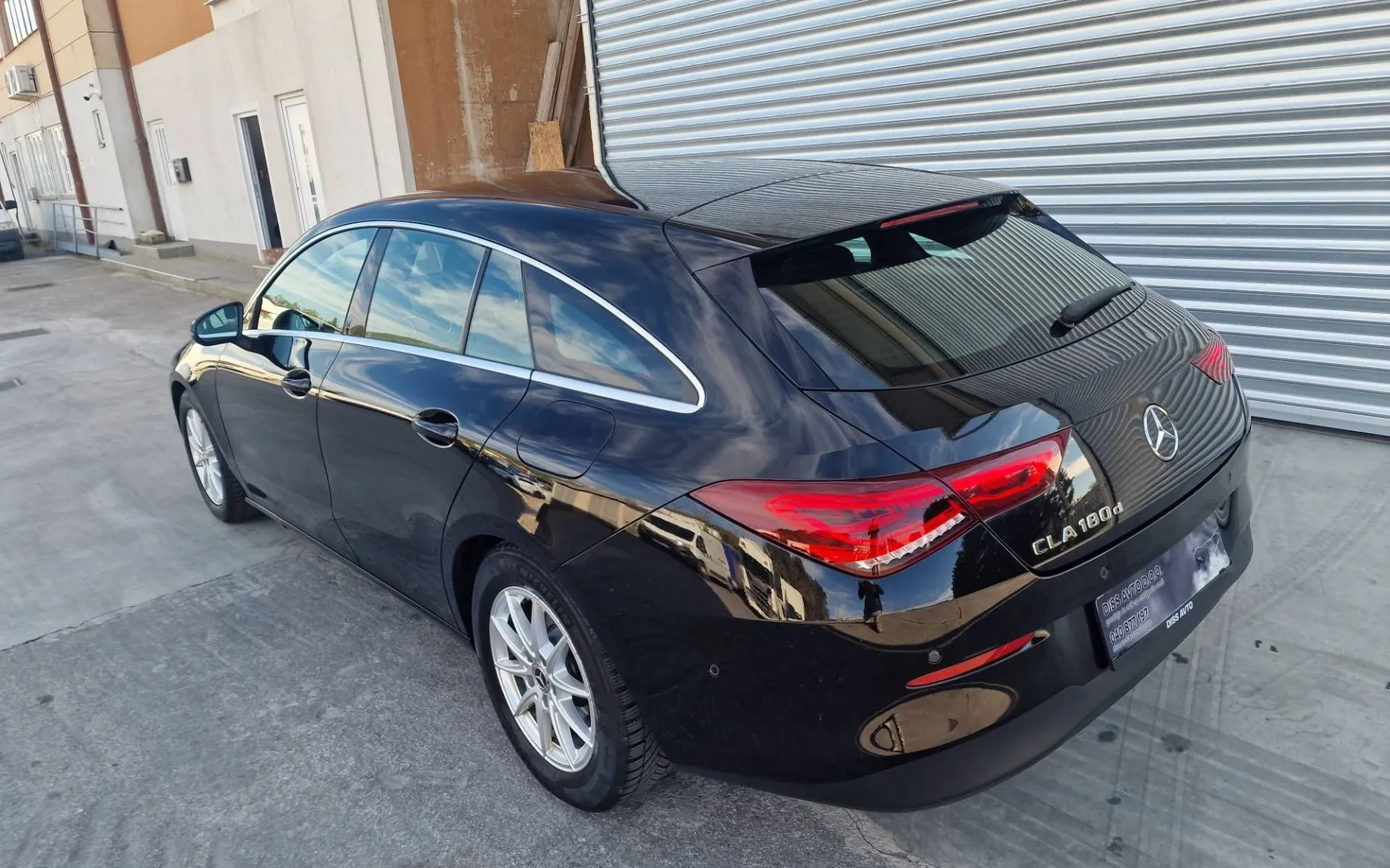 Zunanja slika - Mercedes-Benz CLA Shooting Brake - 180 d POLOG 1500 REDNO SERVISIRAN - 3