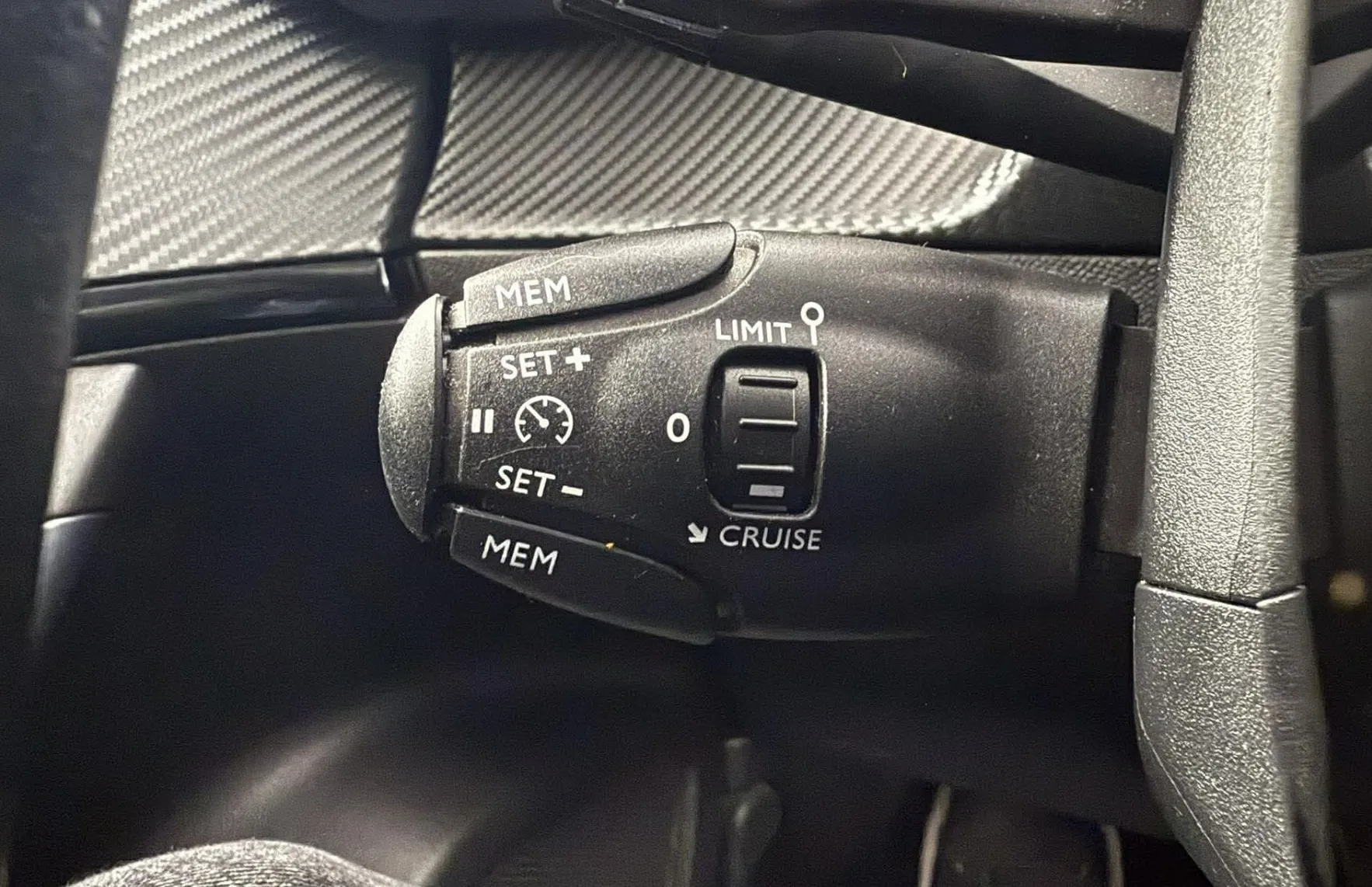 Zunanja slika - Peugeot 2008 - 1.5 BLUEHDI 130 ALLURE.KAMERA.LED.USNJE.NAVI.AUT. - 2
