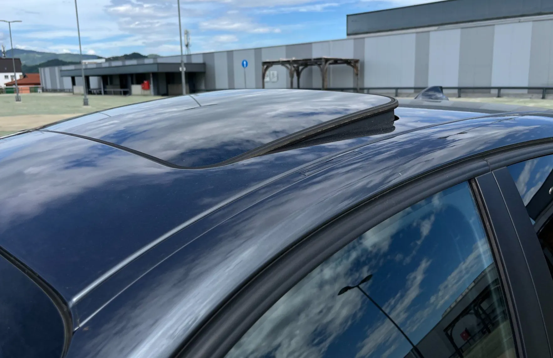Zunanja slika - BMW Serija 1 - : 116d Sport Line AVT. LED. PANO. 2X PDC. TEMPOM. - 9