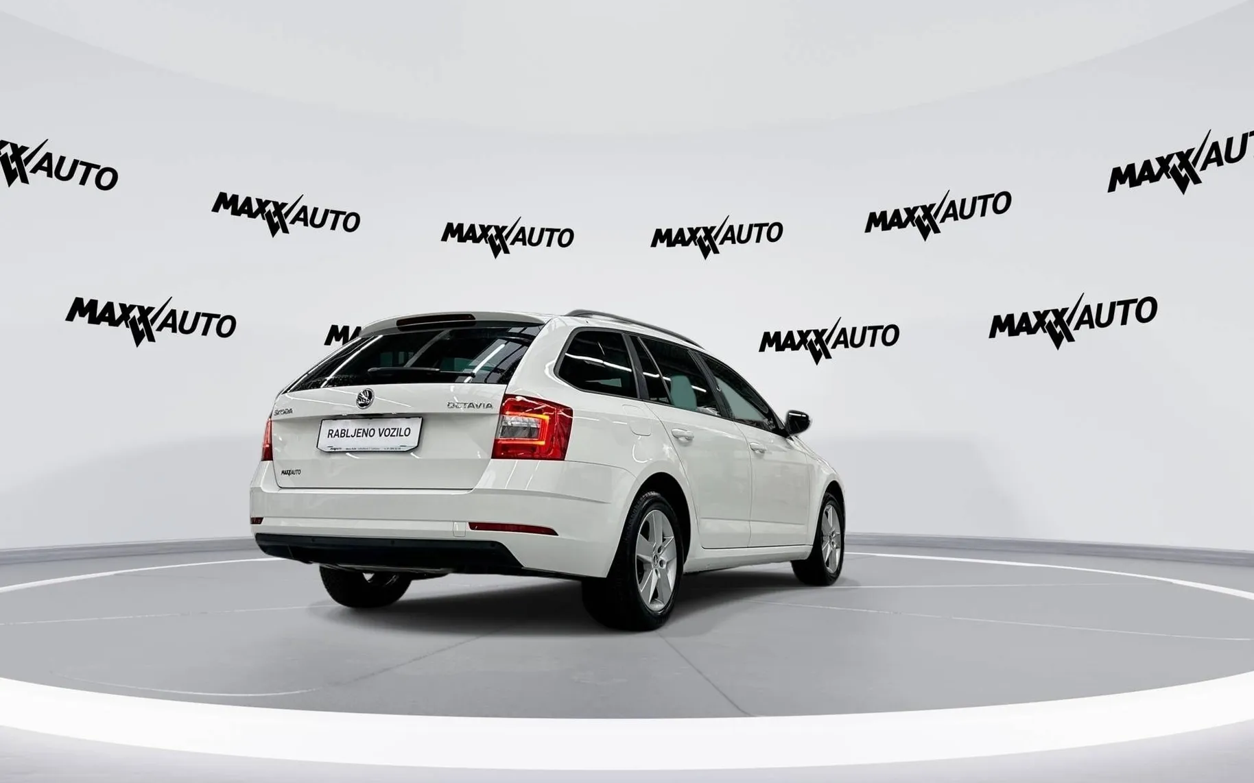 Zunanja slika - Škoda Octavia - Combi 1.6 TDI Family... - 5