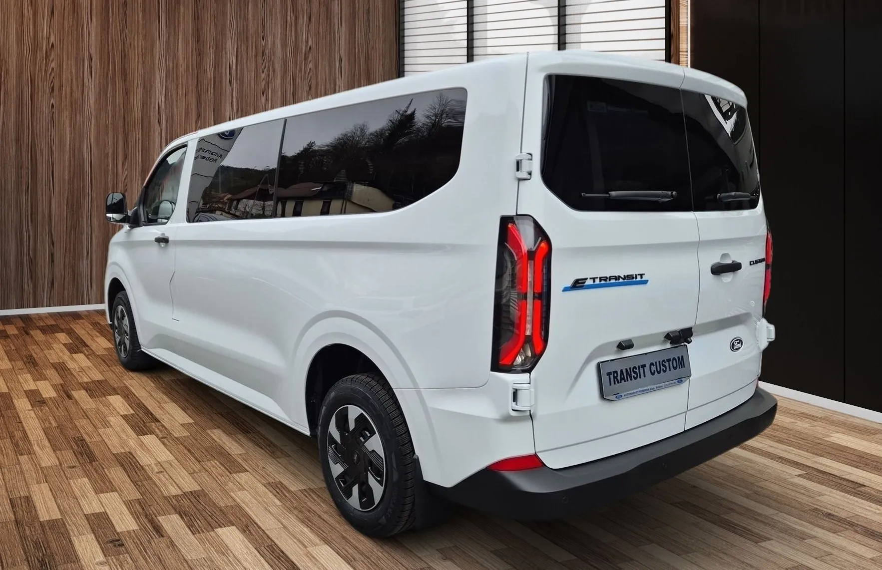 Zunanja slika - Ford E-Transit Custom - KOMBI TREND 217PS 71.4kWh L2 RWD - 5