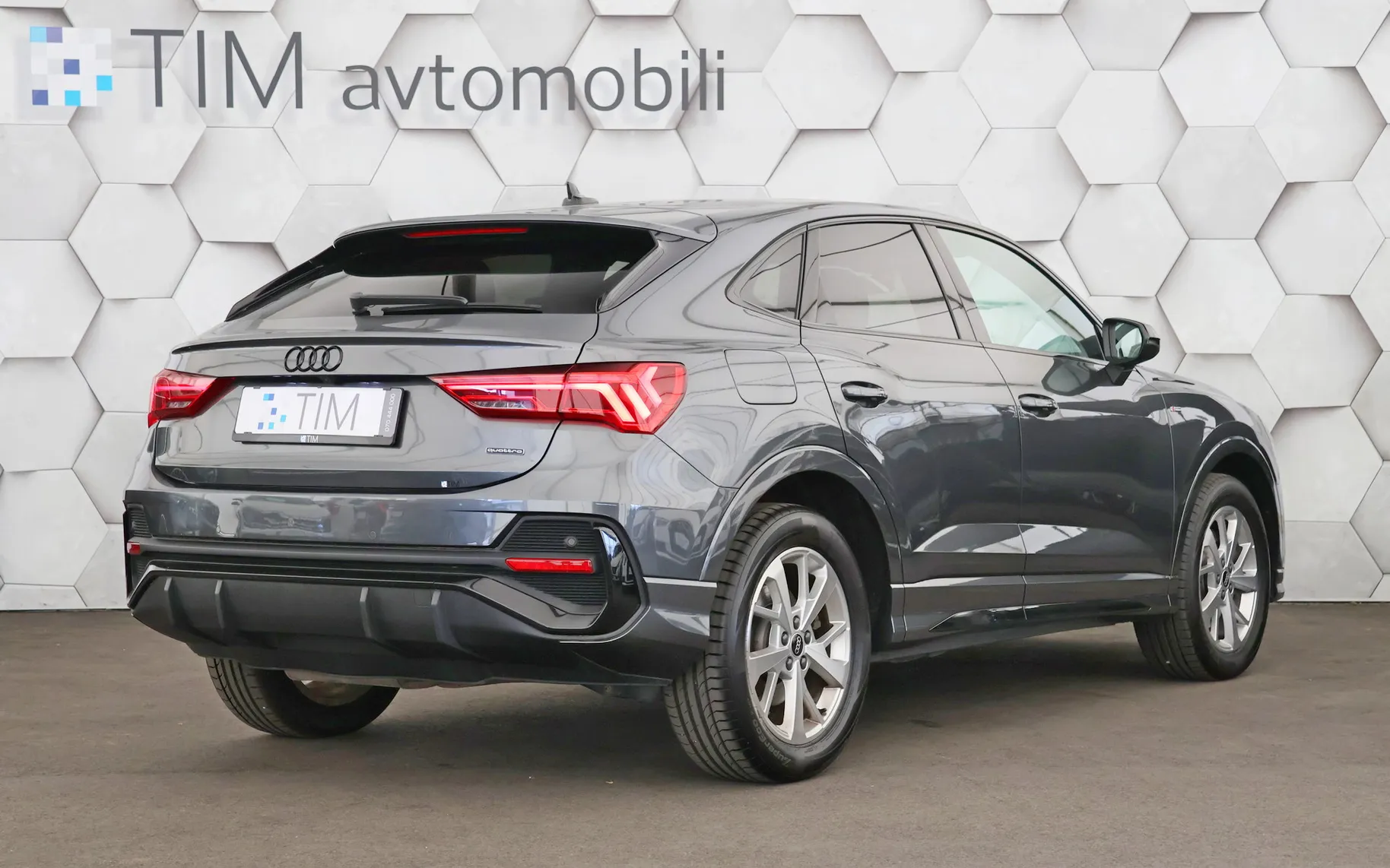 Zunanja slika - Audi Q3 - 40 TDI Quattro S-Tronic S-Line 200KM - 3