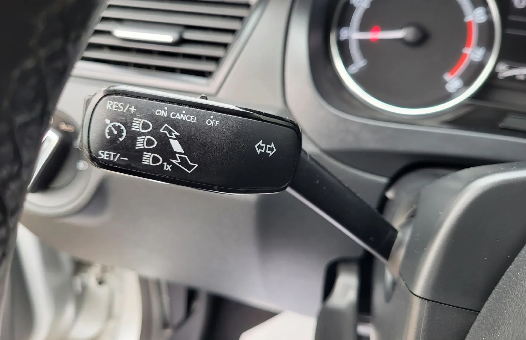 Zunanja slika - Škoda Rapid - 1.0 TSI slo-1last-ac-el.paket-vl.kljuka-Bluetooth - 12