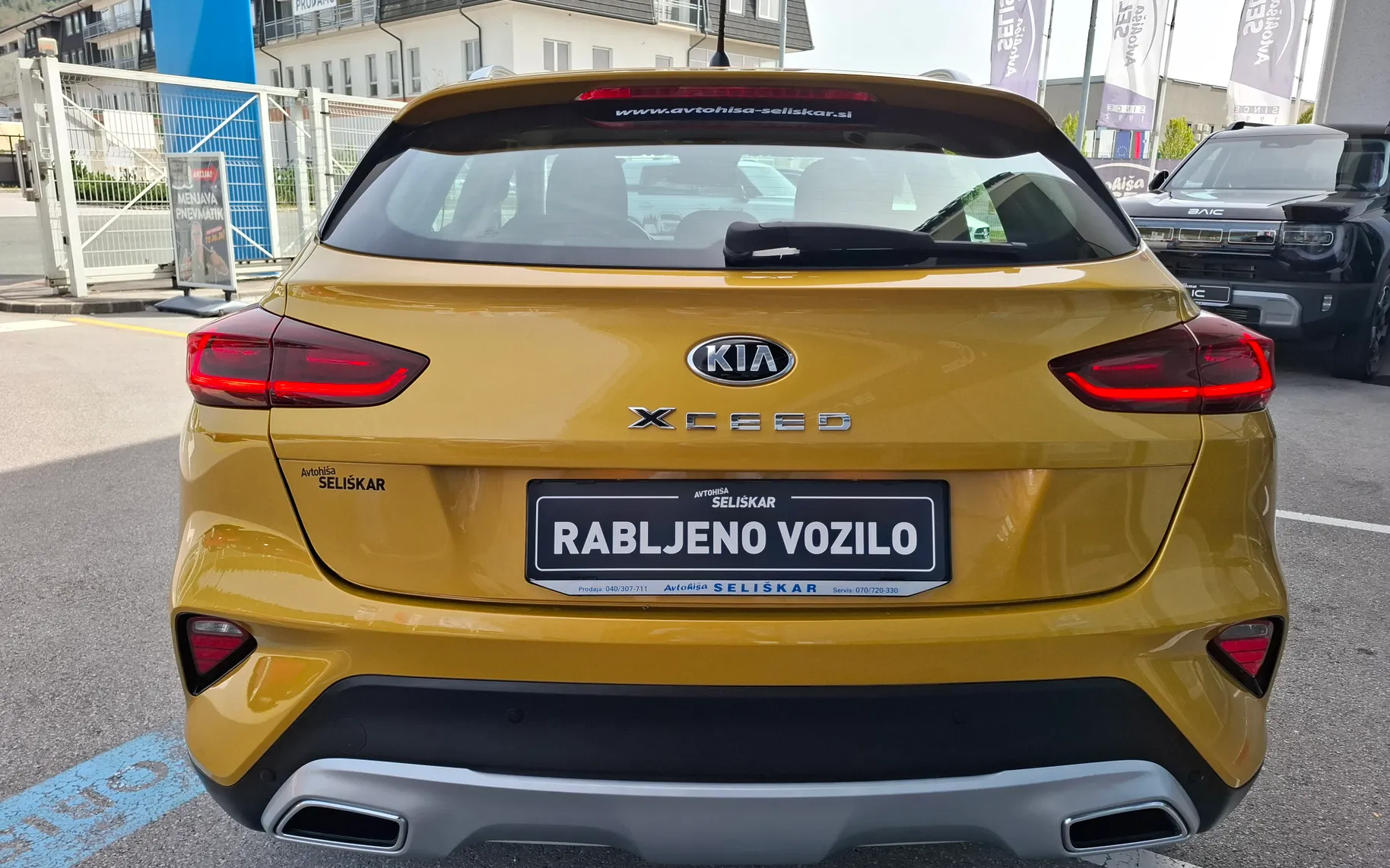 Zunanja slika - KIA XCeed - 1.0 T-GDi - SLOVENSKI - POTRJENA SERVISNA KNJIGA - 17