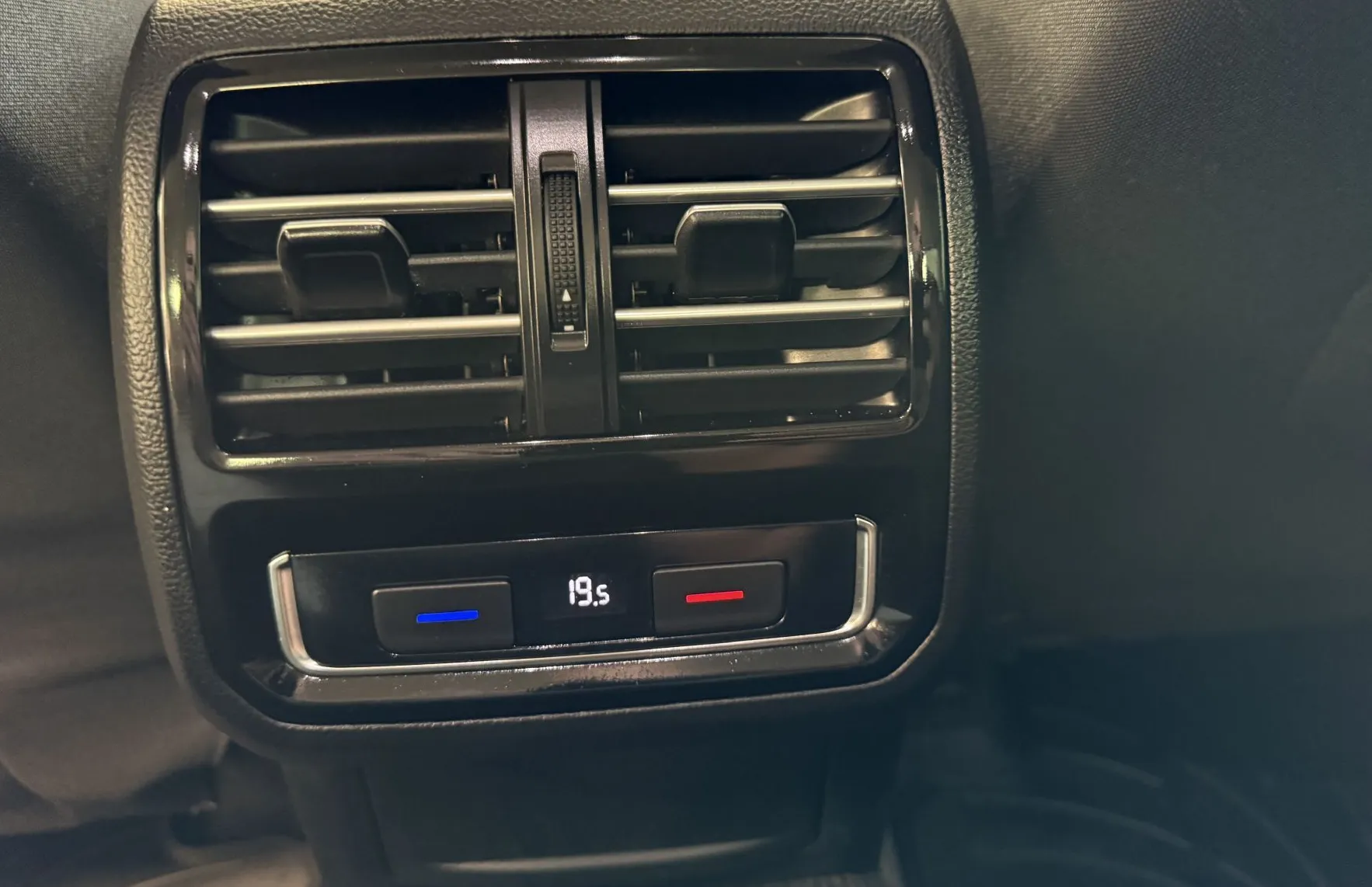 Zunanja slika - VW Passat - 1.6 TDI BMT Comfortline -FULL LED-NAVI-ACC-ALU- - 13