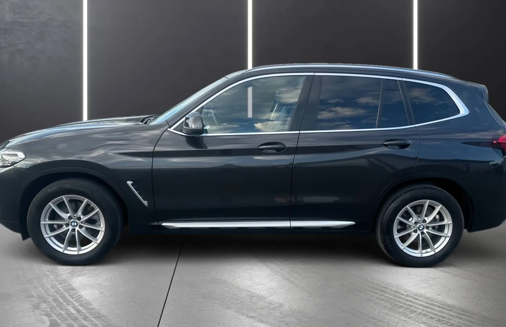 Zunanja slika - BMW X3 - serija : xDrive 20 D X LINE SAMO 68000 KM KOT NOV - 3
