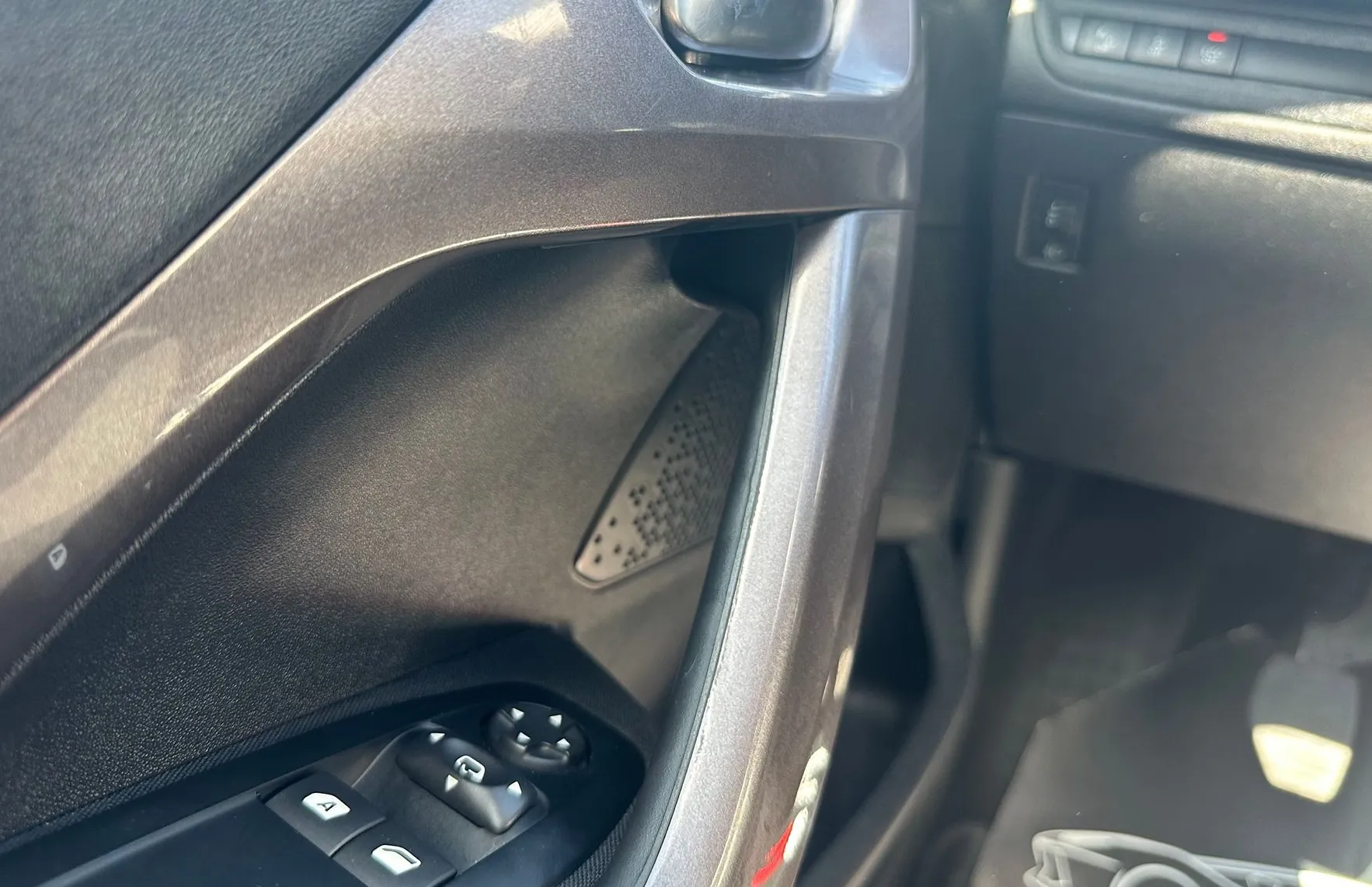 Zunanja slika - Peugeot 2008 - 1.2 Style - SLO - GL. SERVIS - LED - TEMPOMAT - 15
