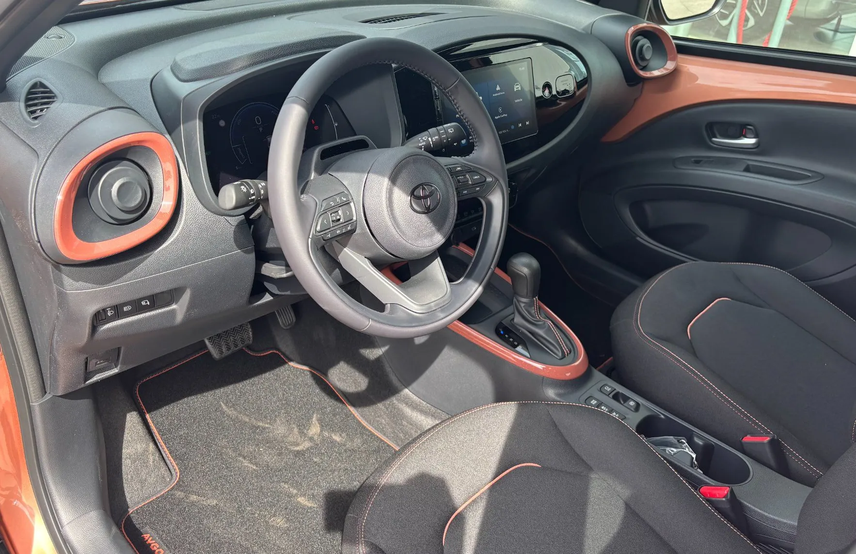 Zunanja slika - Toyota Aygo X - 1.5 HEV X-Trend Avt. Easy - 13