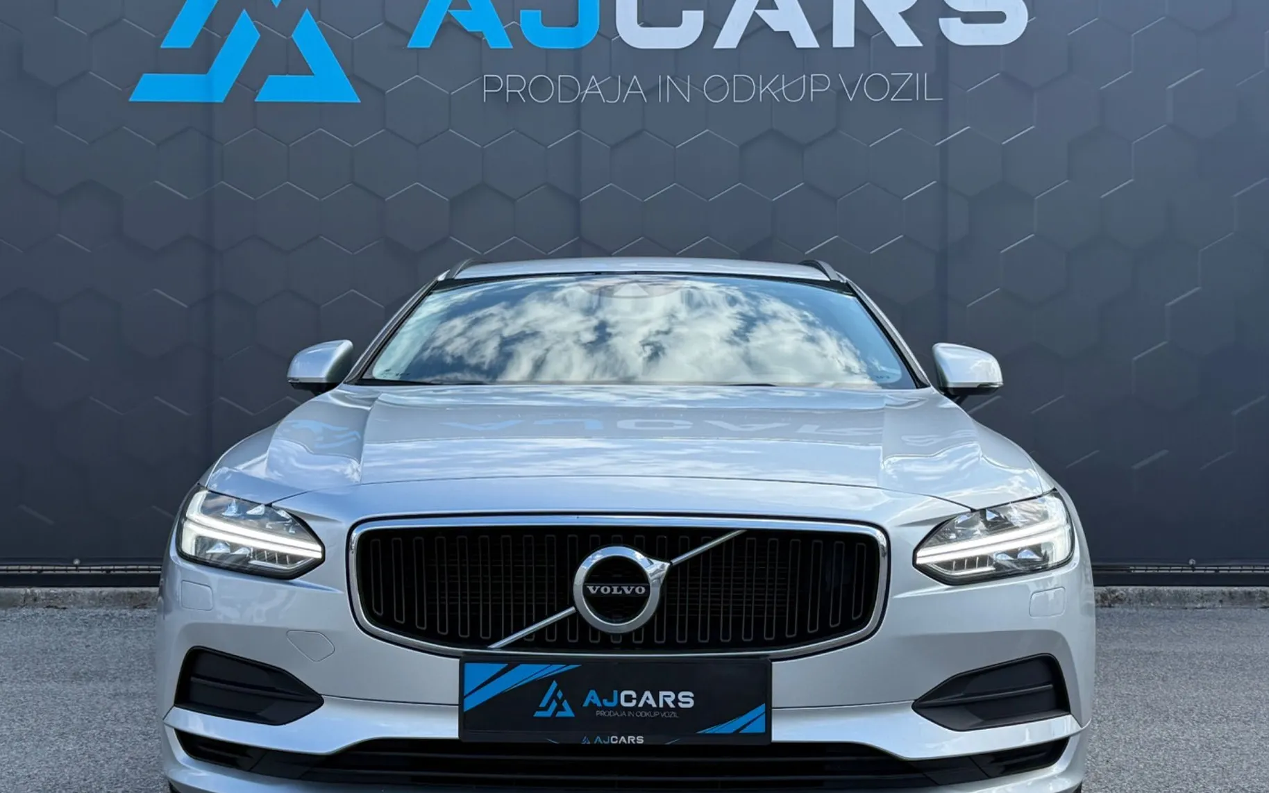 Zunanja slika - Volvo V90 - D3 A AWD Kinetic-Virtual-Full led-Velik servis... - 2