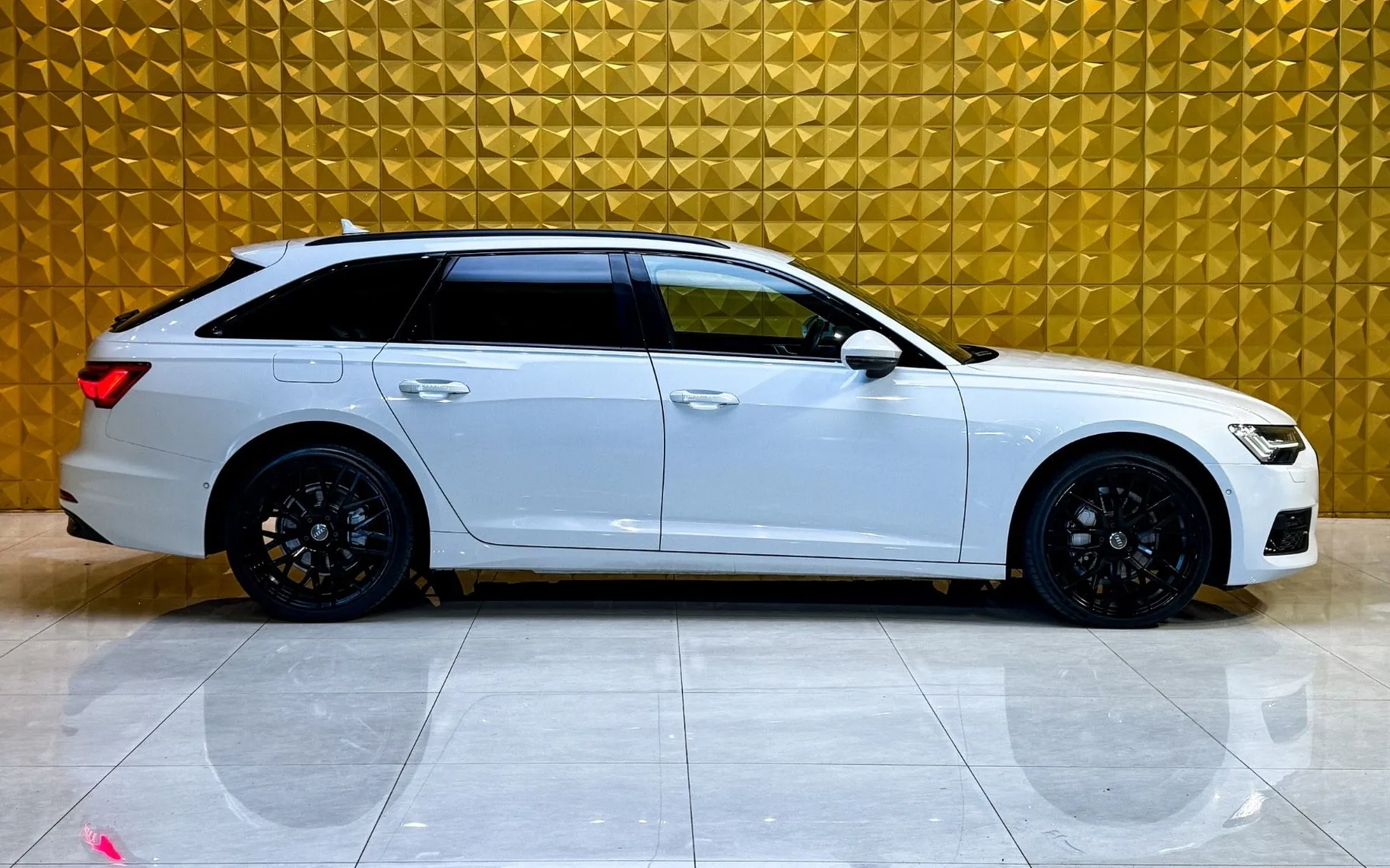 Notranja slika - Audi A6 Avant - 40 TDI AUT-S Line-MATRIX-360-GRETJE VOLANA-VIRTUAL - 12