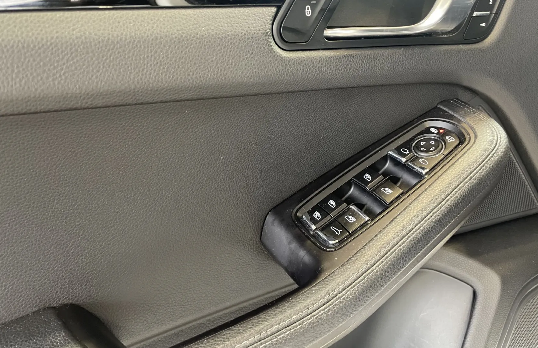 Zunanja slika - Porsche Macan - S-NAVIGACIJA-MEMORY-USNJE-BOSE-RADAR-KAMERA-LED-21 - 18