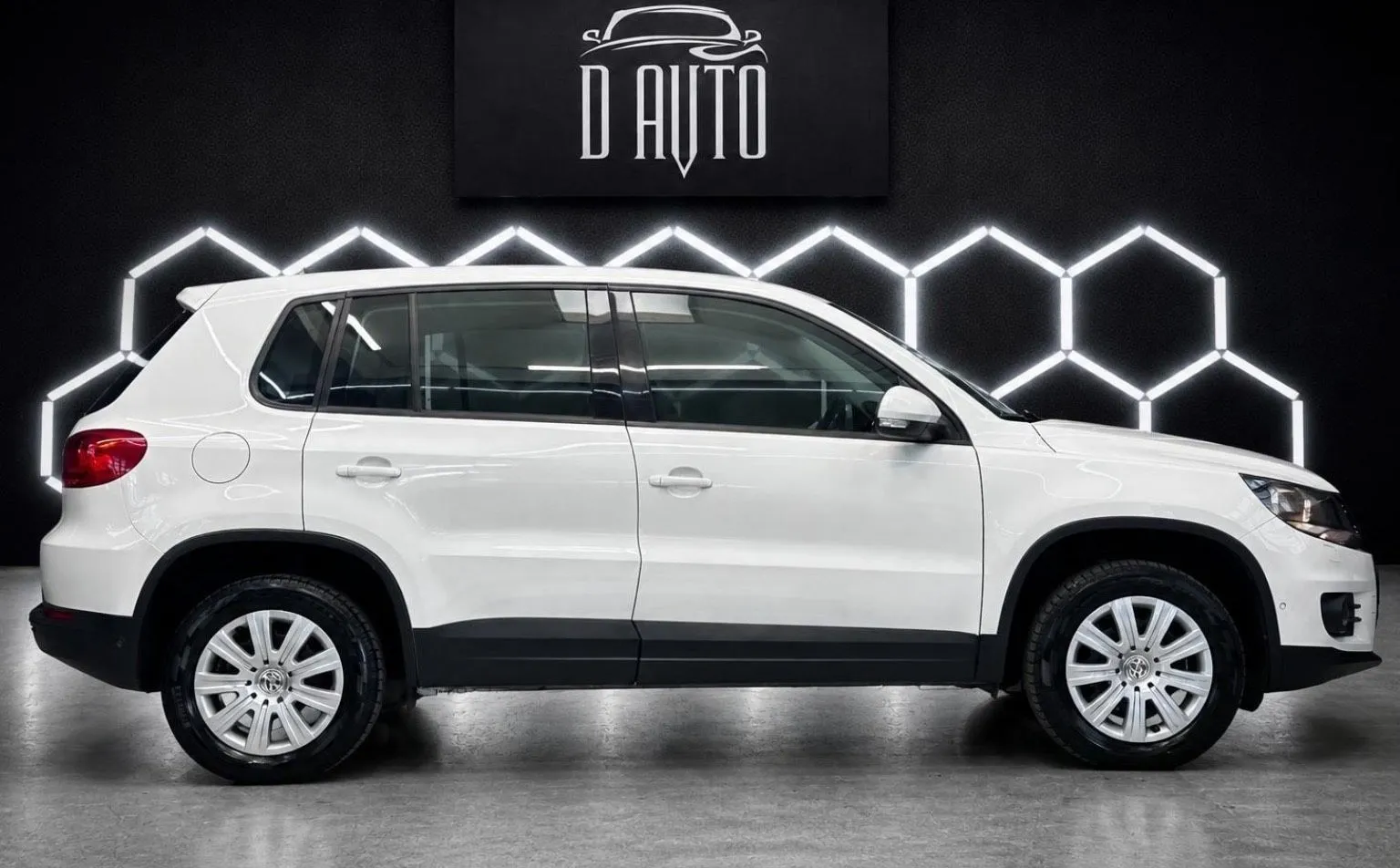 Zunanja slika - Volkswagen Tiguan - 2.0 TDI 4motion DSG | KLJUKA | F1 | TEMPOMAT |PDC - 5
