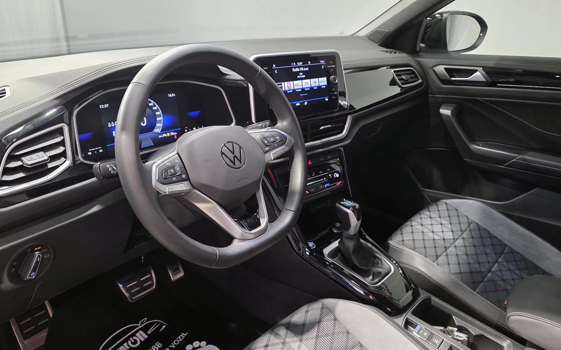 Zunanja slika - VW T-Roc - 1,5 TSI BMT R-Line DSG 1.LAST SLO VIRTUAL KAM iQLED - 9