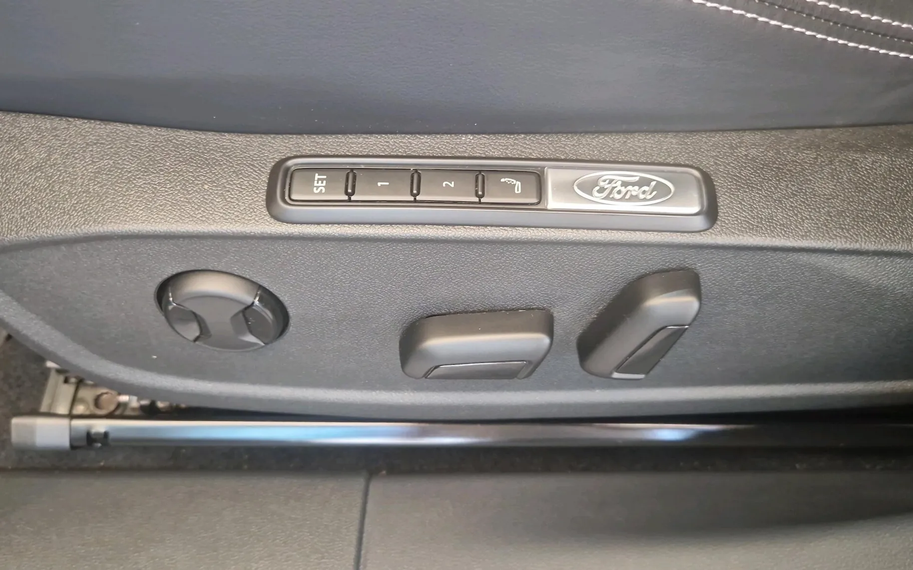 Zunanja slika - Ford Explorer - PREMIUM 286KM 77KW-SLO-360o-RADAR-BLISS-KLJUKA - 15