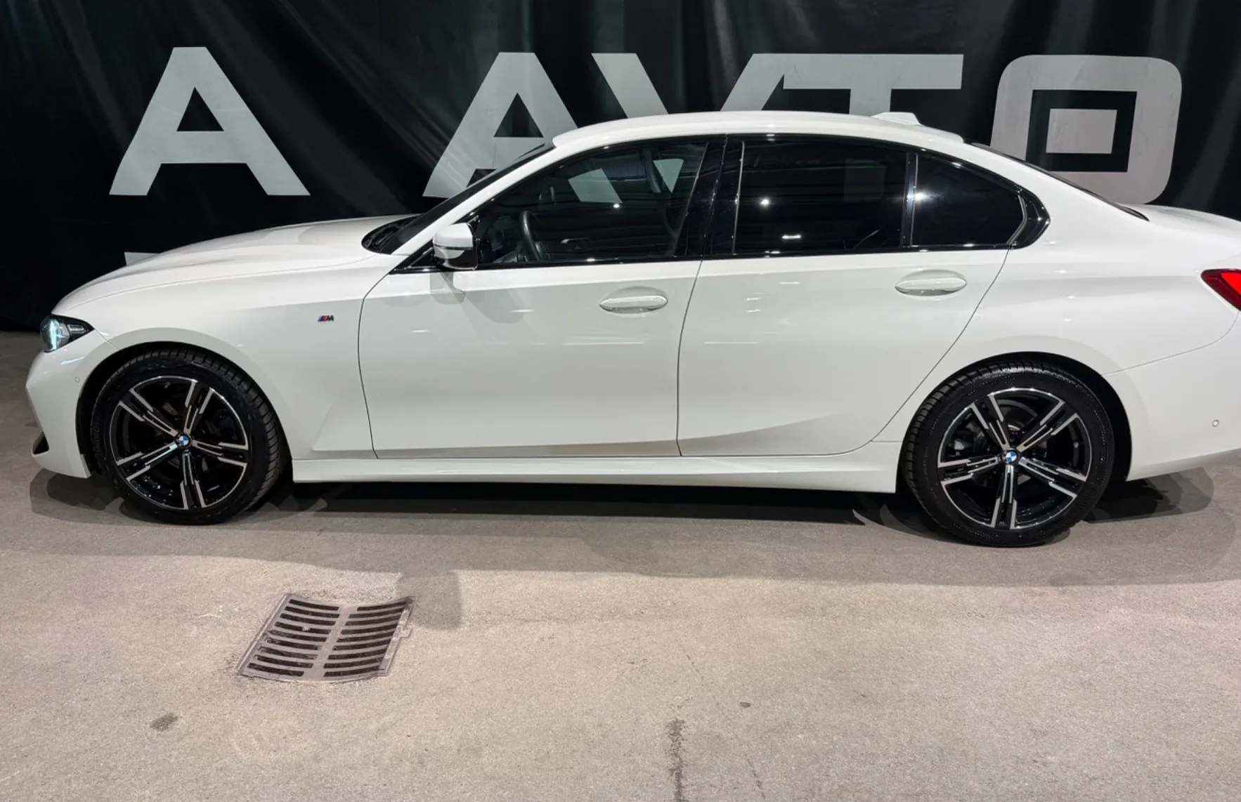 Zunanja slika - BMW Serija 3 - : 320d Avt. M Sport-WIDESCREEN-HIFI-ACC - 4