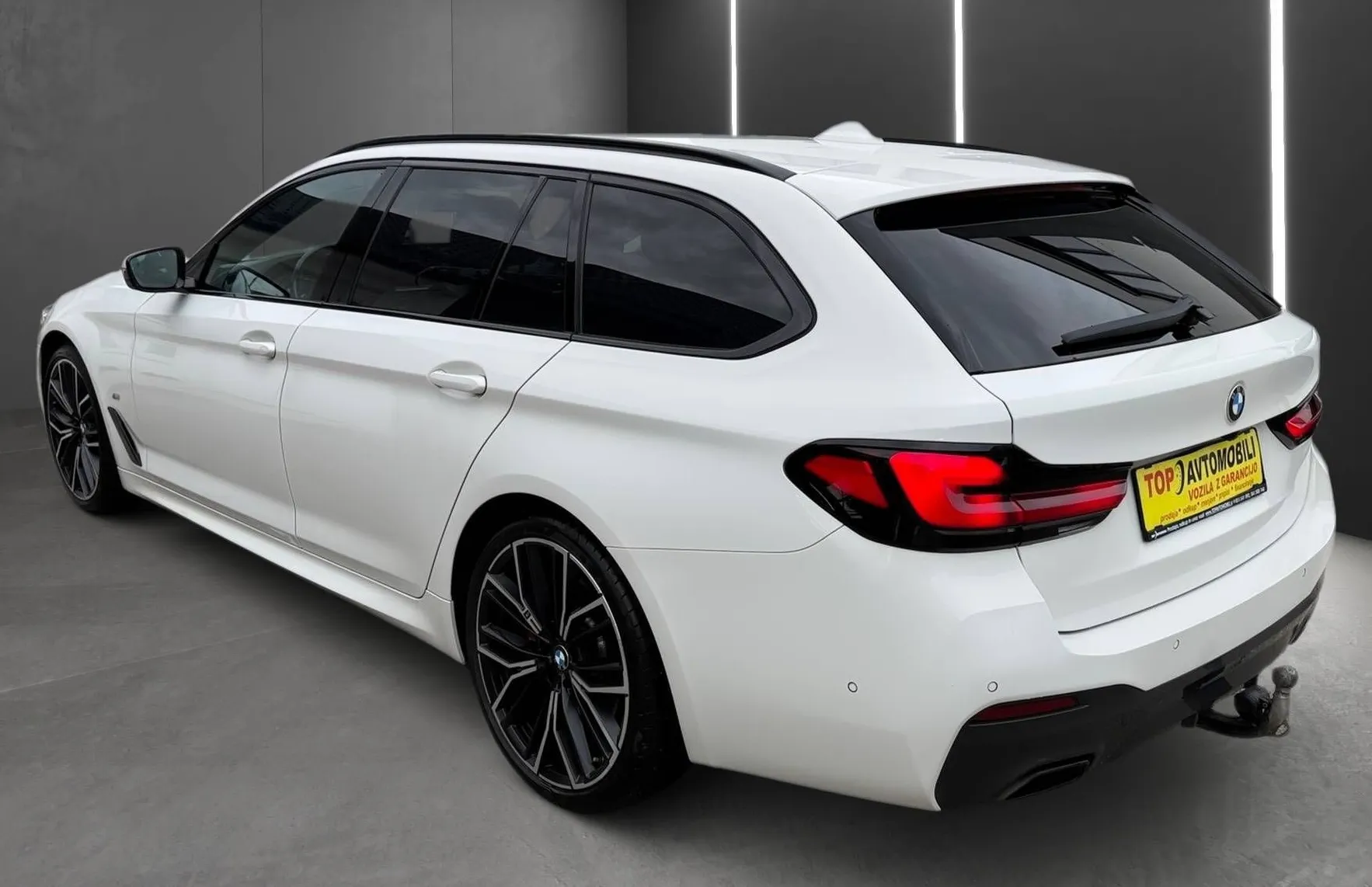 Zunanja slika - BMW Serija 5 - Touring: 540d xDrive M-PAKET LASER ACC KAM HUD NAVI KLJU - 4