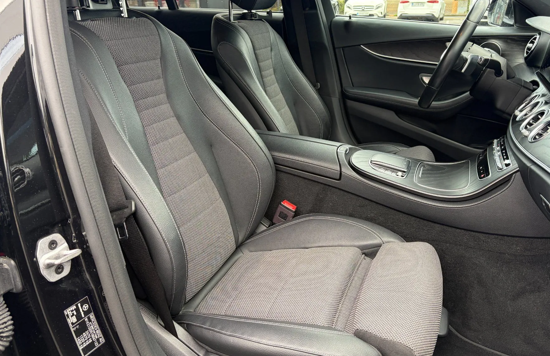 Zunanja slika - Mercedes-Benz E-Razred - E 220 d 4MATIC T Avantgarde Avt. - 8