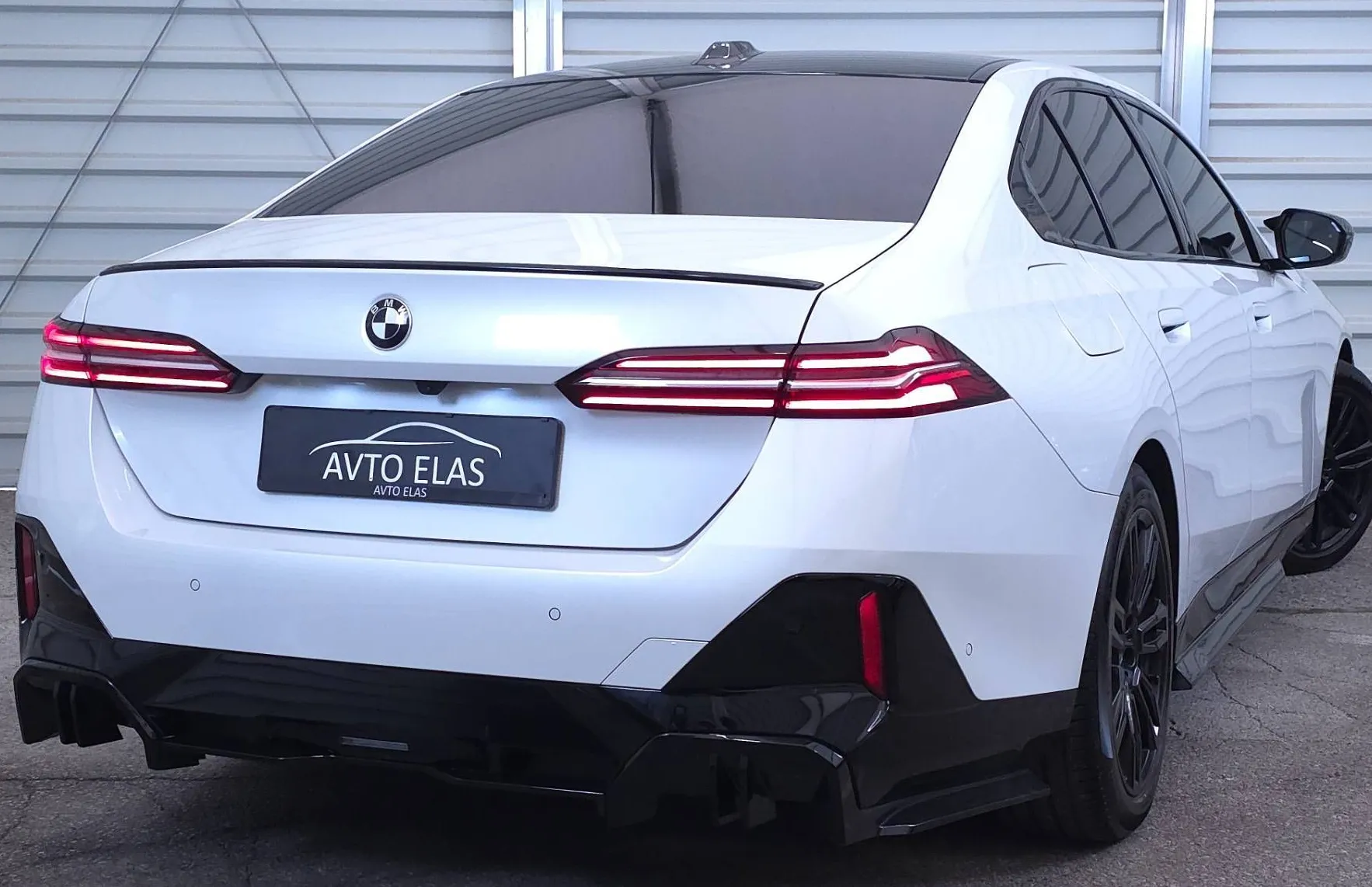 Zunanja slika - BMW Serija 5 - : 520D - M PERFORMANCE - KAMERA - H K - PDC -LASER.. - 5
