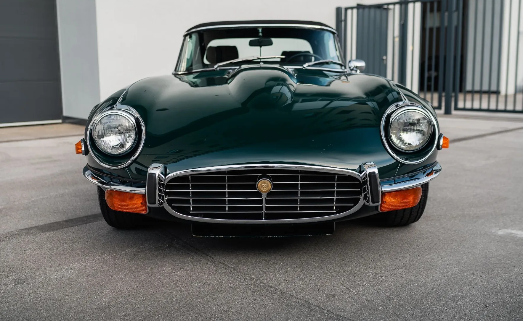 Zunanja slika - Jaguar E-Type - V12 Roadster - najlepši avto kadarkoli narejen - 2