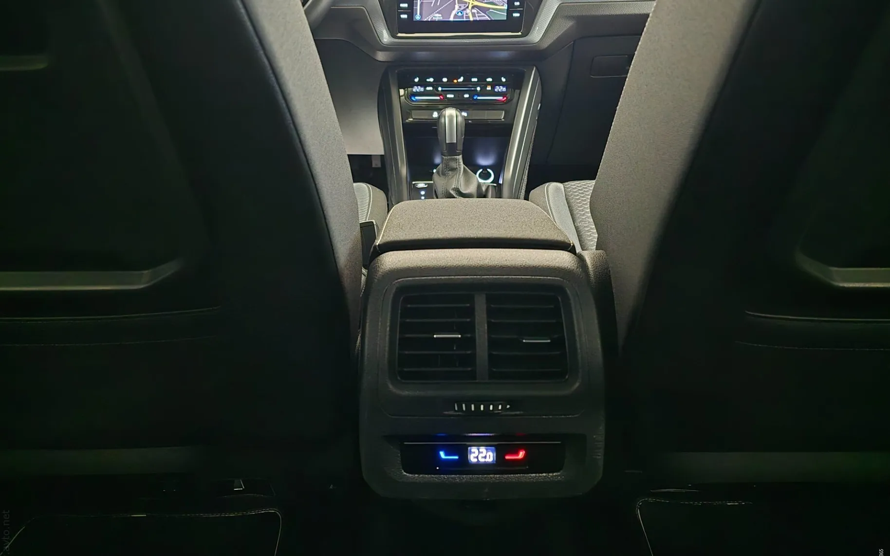 Notranja slika - Volkswagen Touran - 2.0 TDI Active DSG - LED.virtual.kamera.navi.asi.. - 18