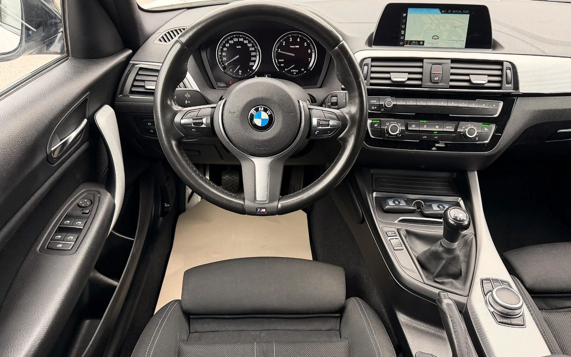 Zunanja slika - BMW Serija 1 - : 118i M Sport Shadow 1.LASTNIK FULL LED NAVI ALU 18 - 18